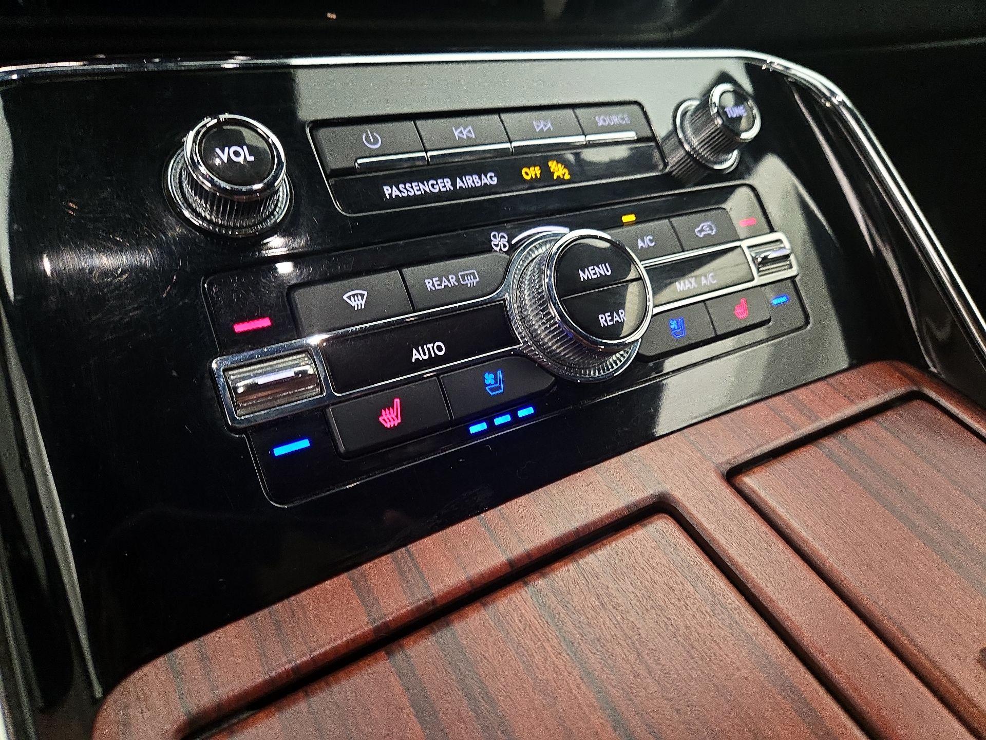 Thumbnail: 2021 Lincoln Navigator L - 17