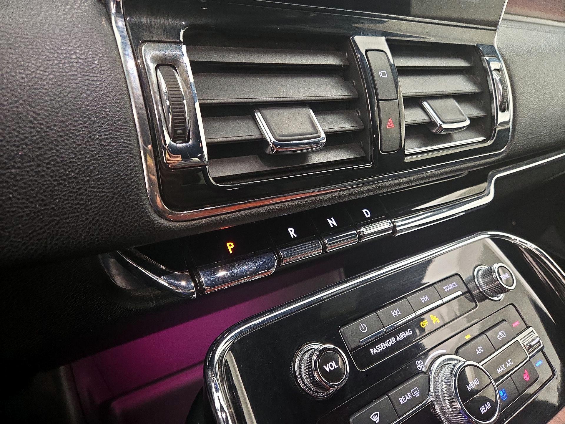 Thumbnail: 2021 Lincoln Navigator L - 18