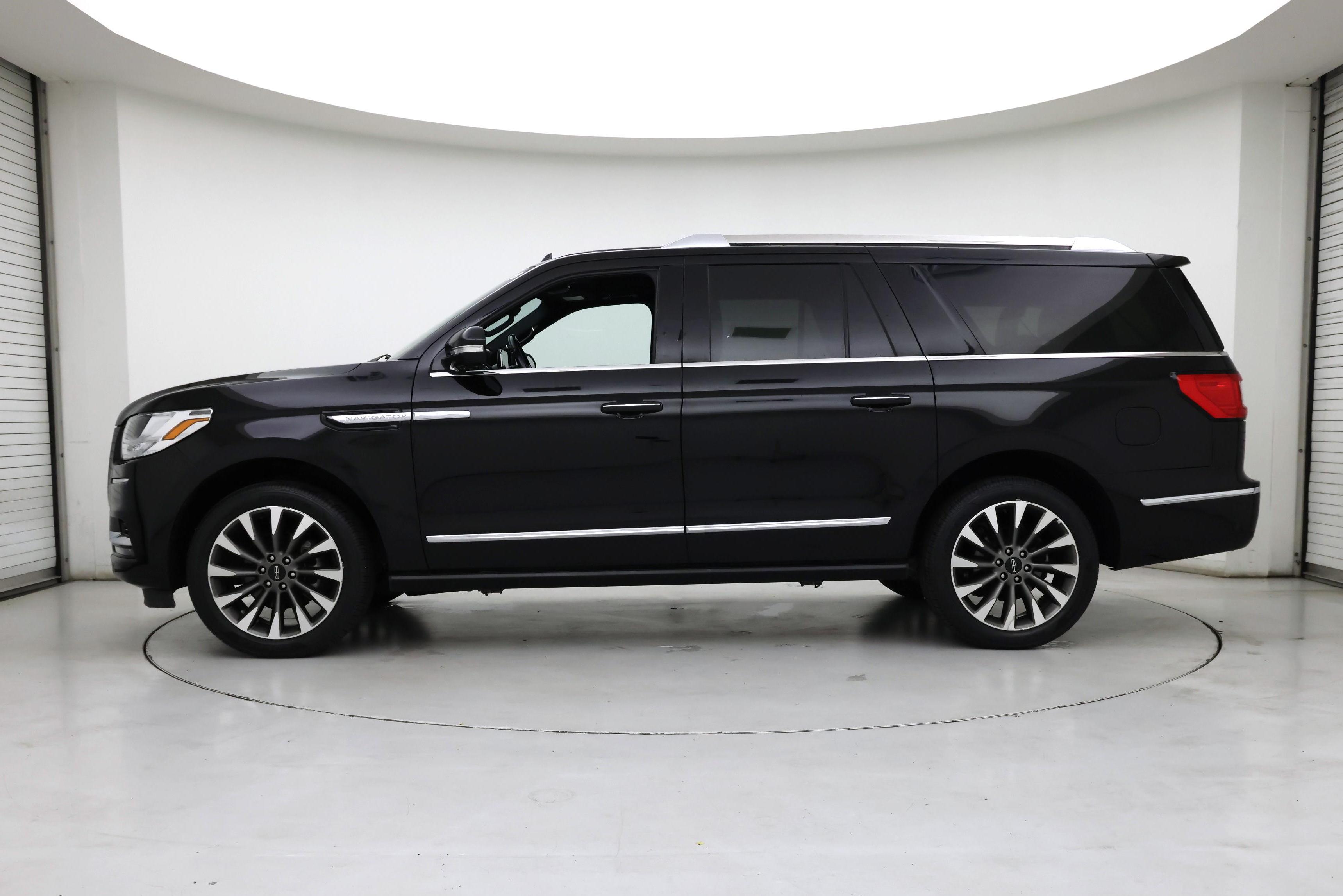 Thumbnail: 2021 Lincoln Navigator L - 3