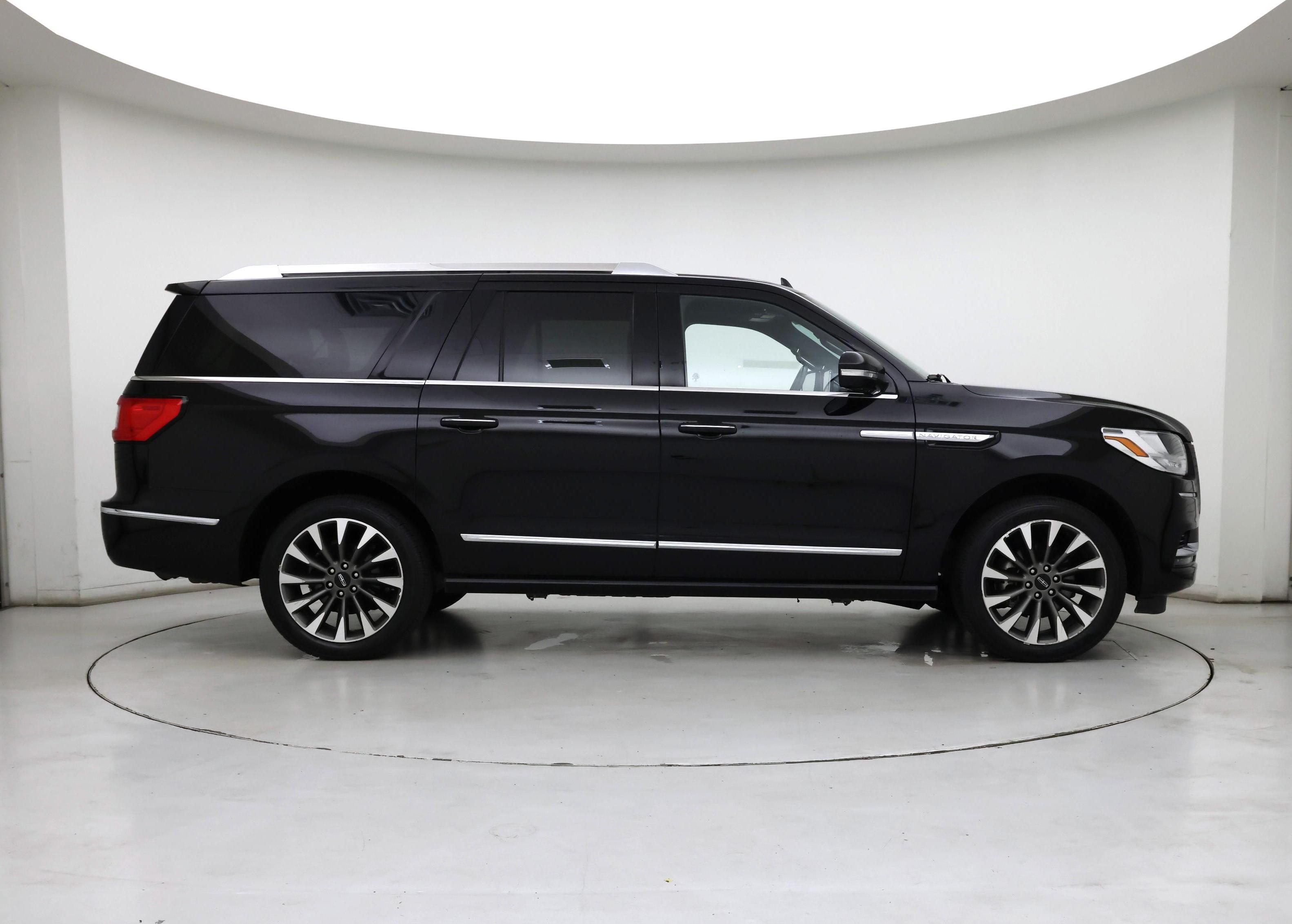 Thumbnail: 2021 Lincoln Navigator L - 7