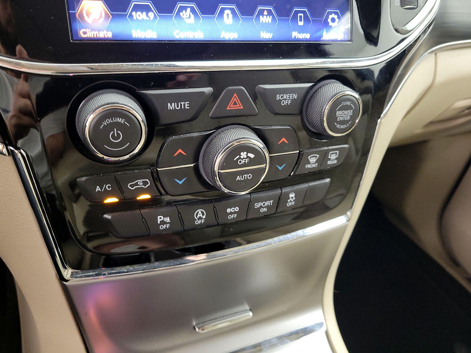 Thumbnail: 2020 Jeep Grand Cherokee - 17