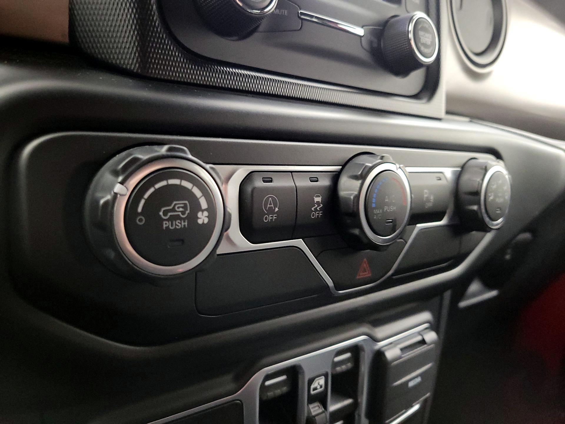 Thumbnail: 2020 Jeep Gladiator - 16