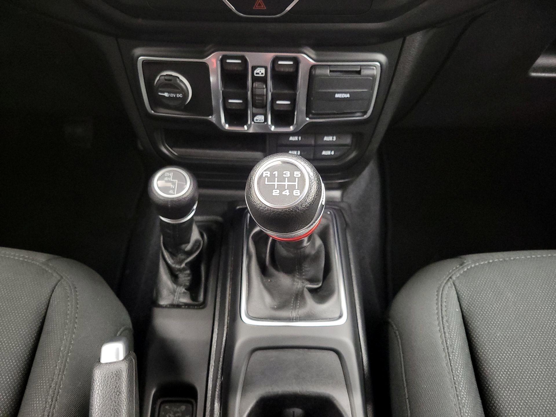 Thumbnail: 2020 Jeep Gladiator - 17