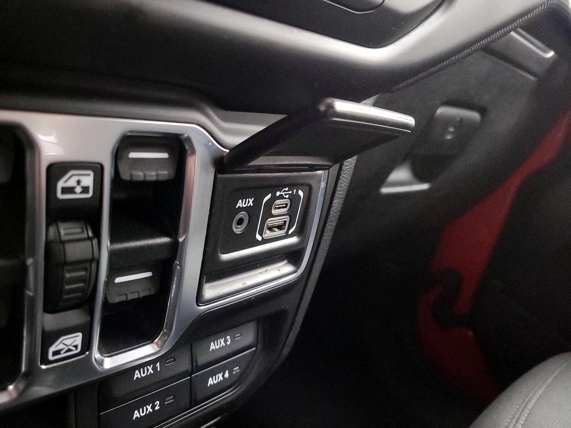 Thumbnail: 2020 Jeep Gladiator - 18