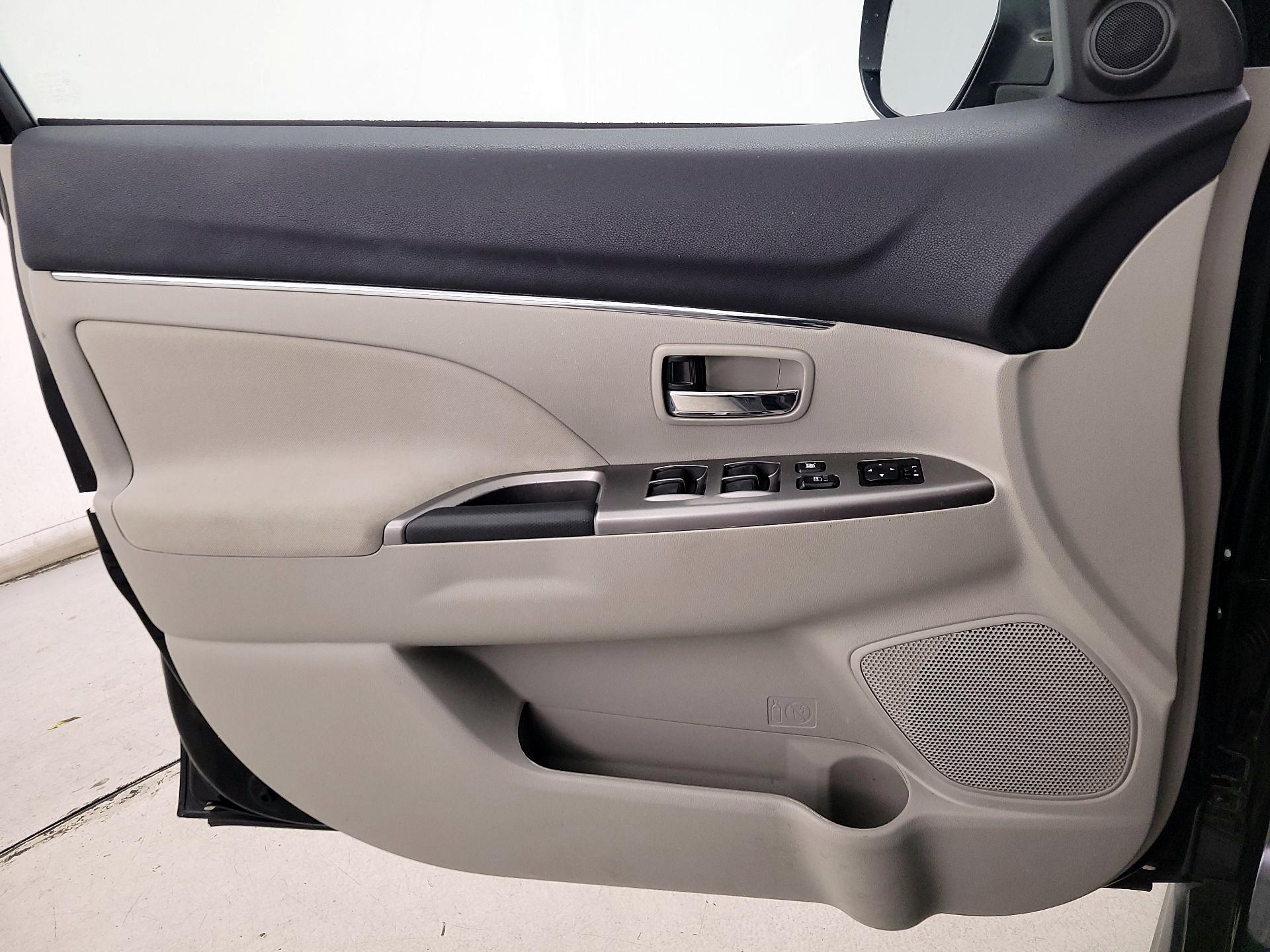 Thumbnail: 2019 Mitsubishi Outlander Sport - 12