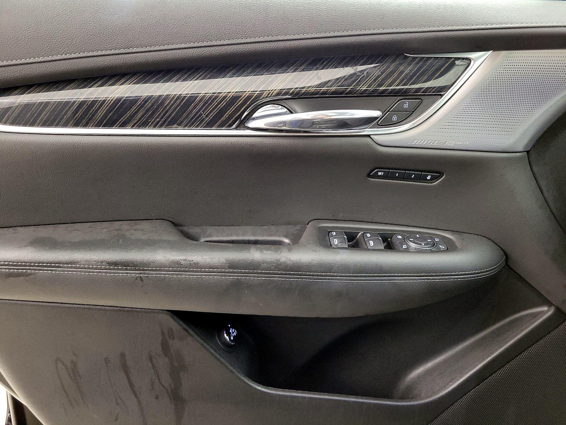 Thumbnail: 2020 Cadillac XT6 - 12