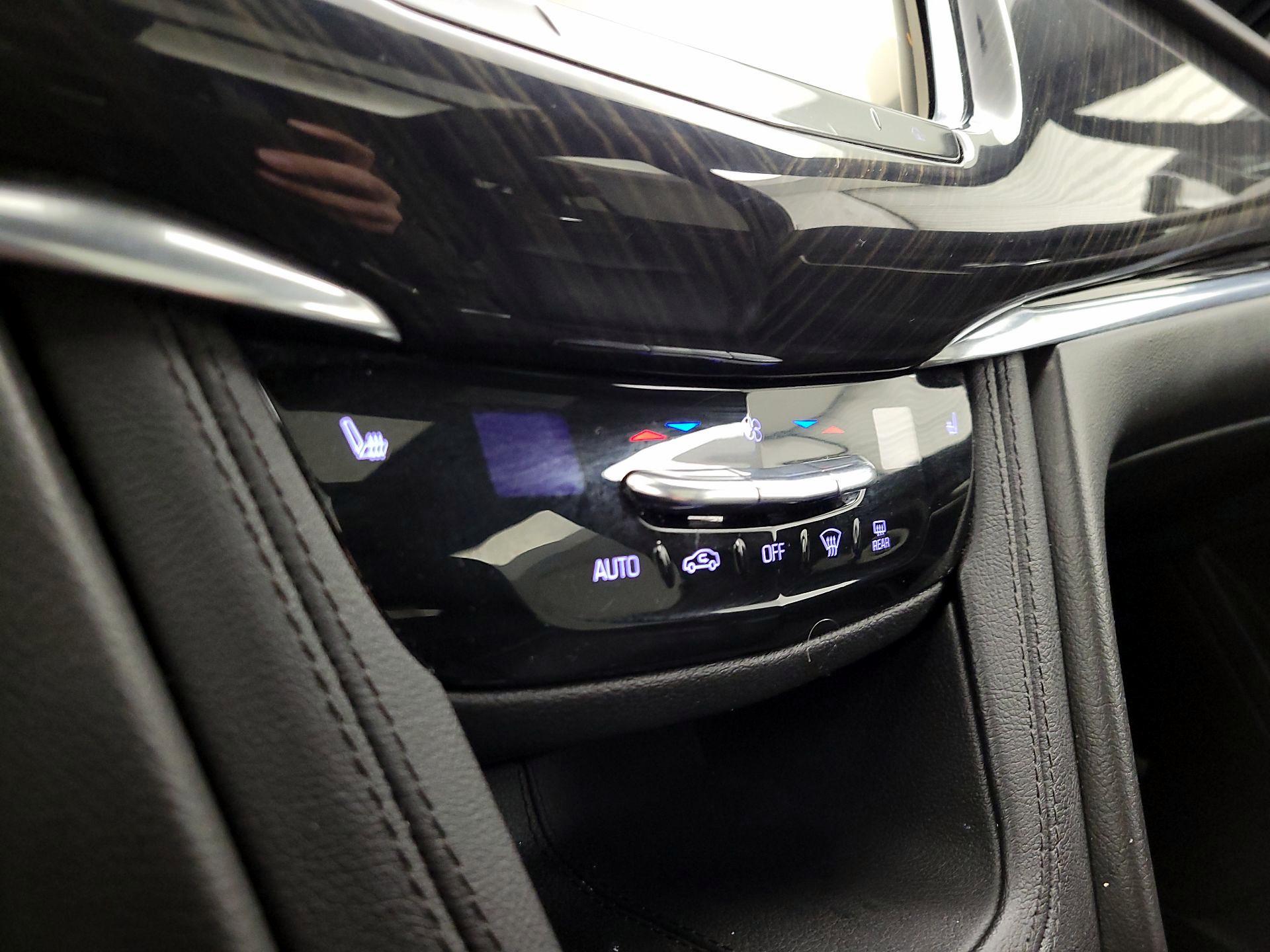 Thumbnail: 2020 Cadillac XT6 - 17