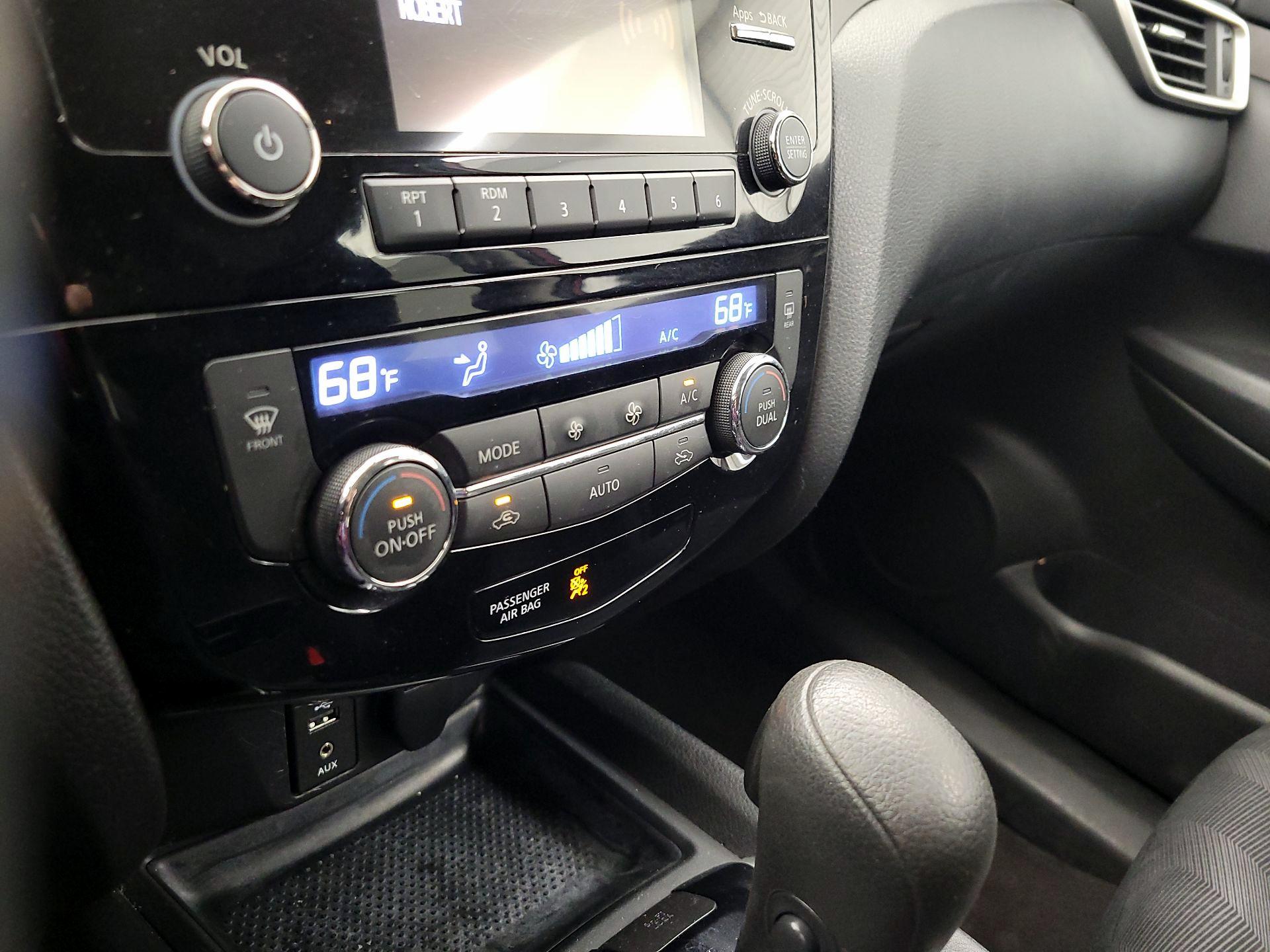 Thumbnail: 2014 Nissan Rogue - 16