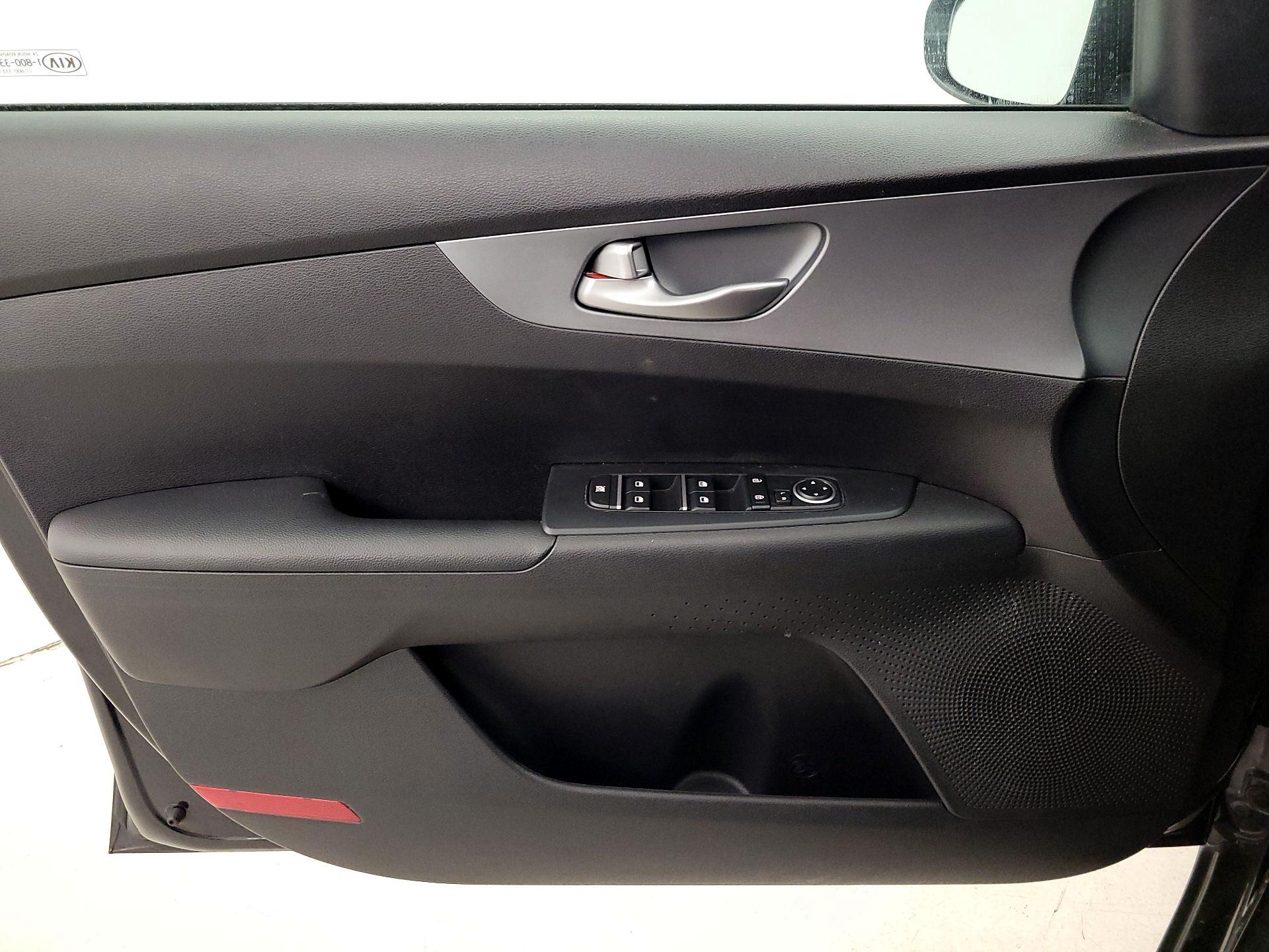 Thumbnail: 2021 Kia Forte - 12