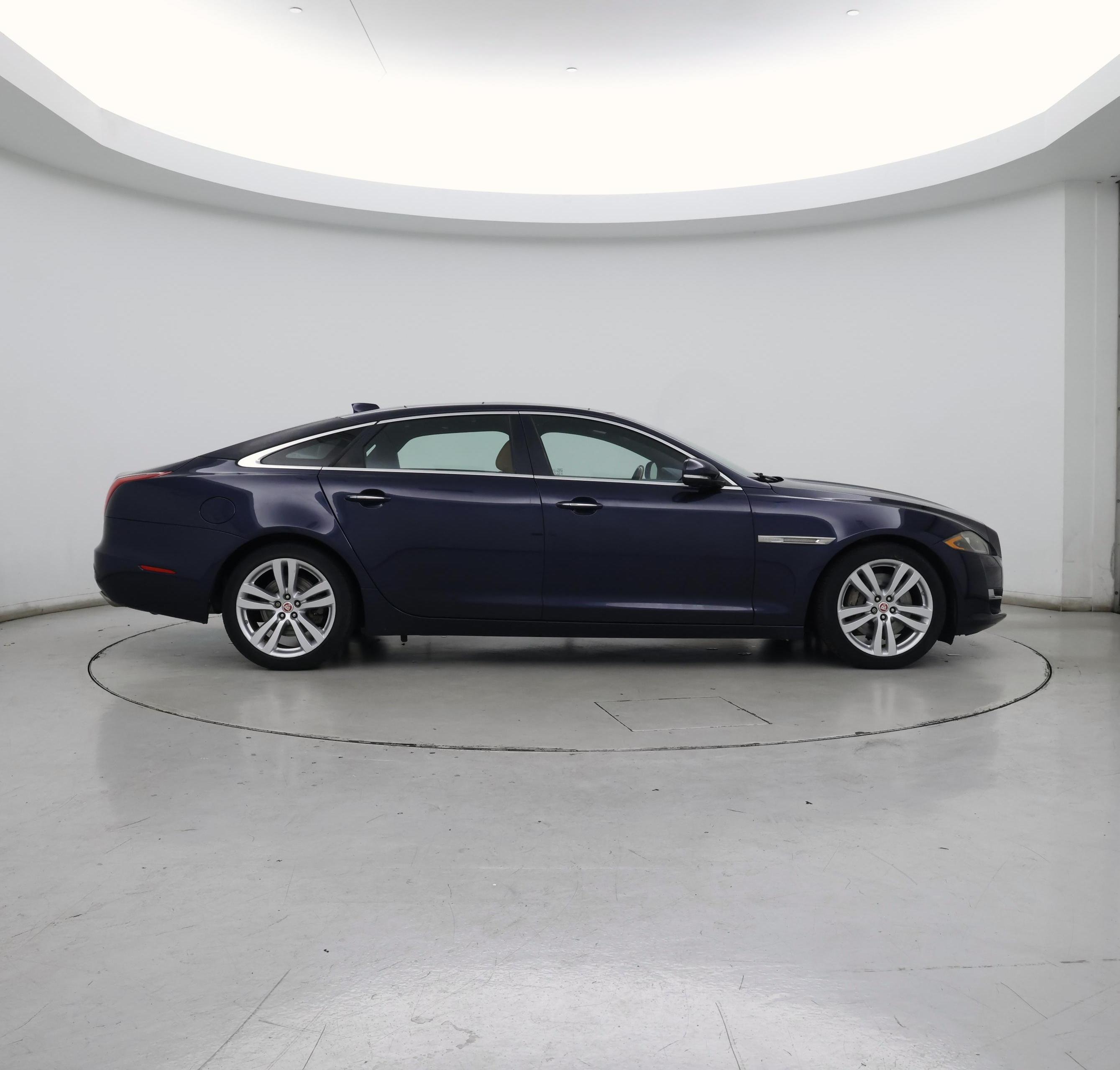 Thumbnail: 2018 Jaguar XJ - 7