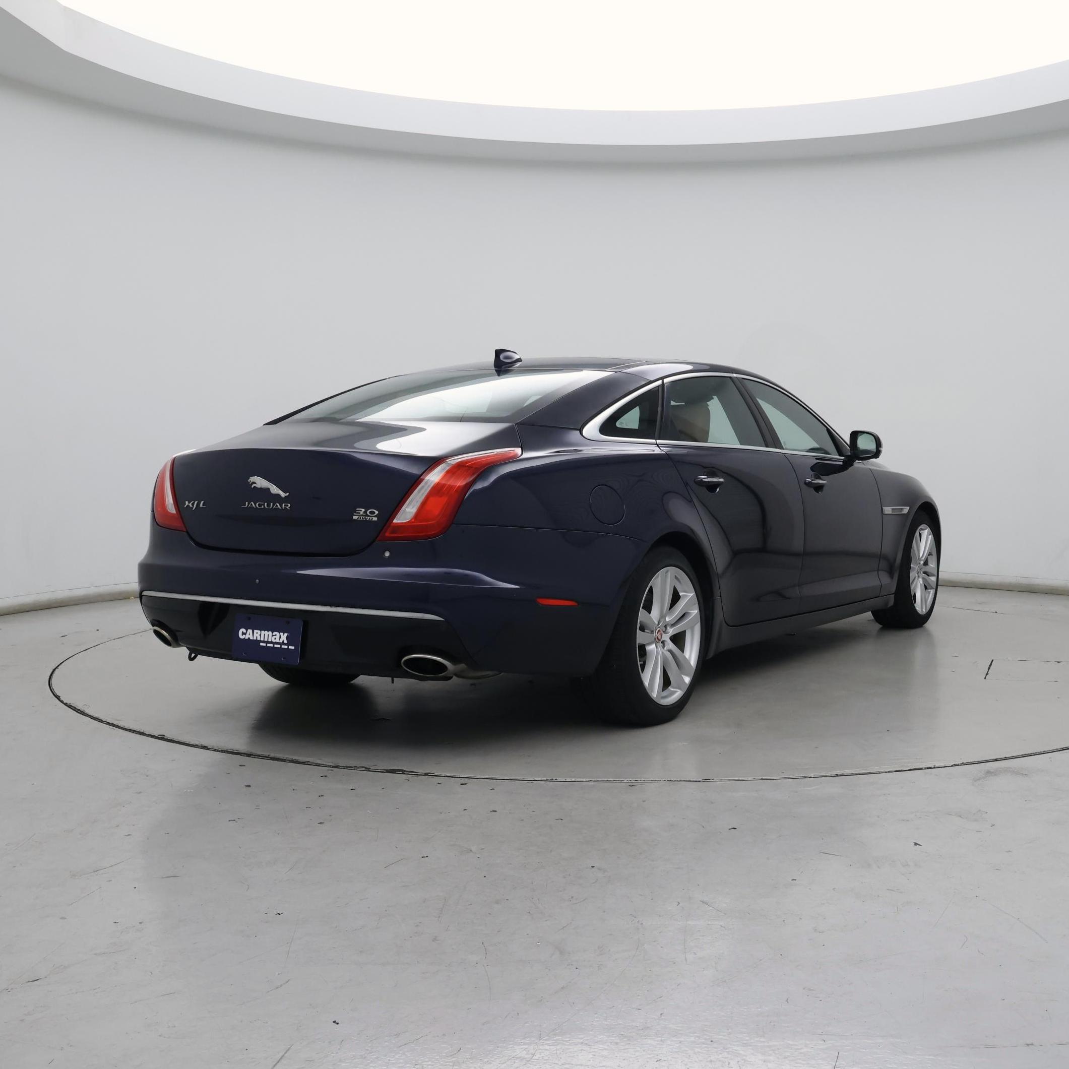 Thumbnail: 2018 Jaguar XJ - 8