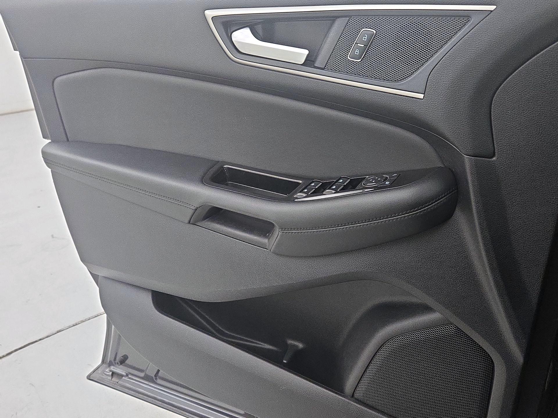Thumbnail: 2020 Ford Edge - 12