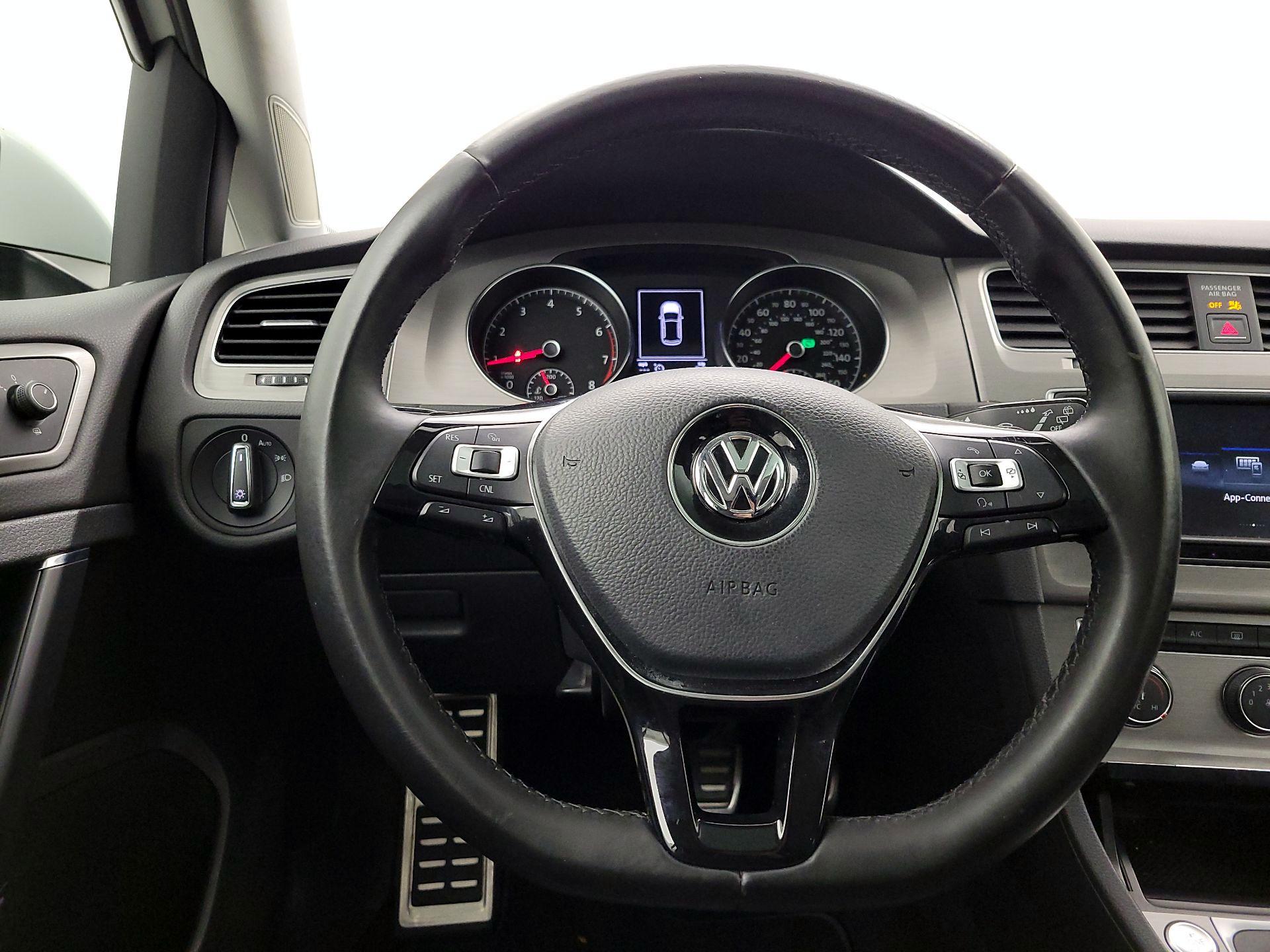 Thumbnail: 2017 Volkswagen Golf - 10