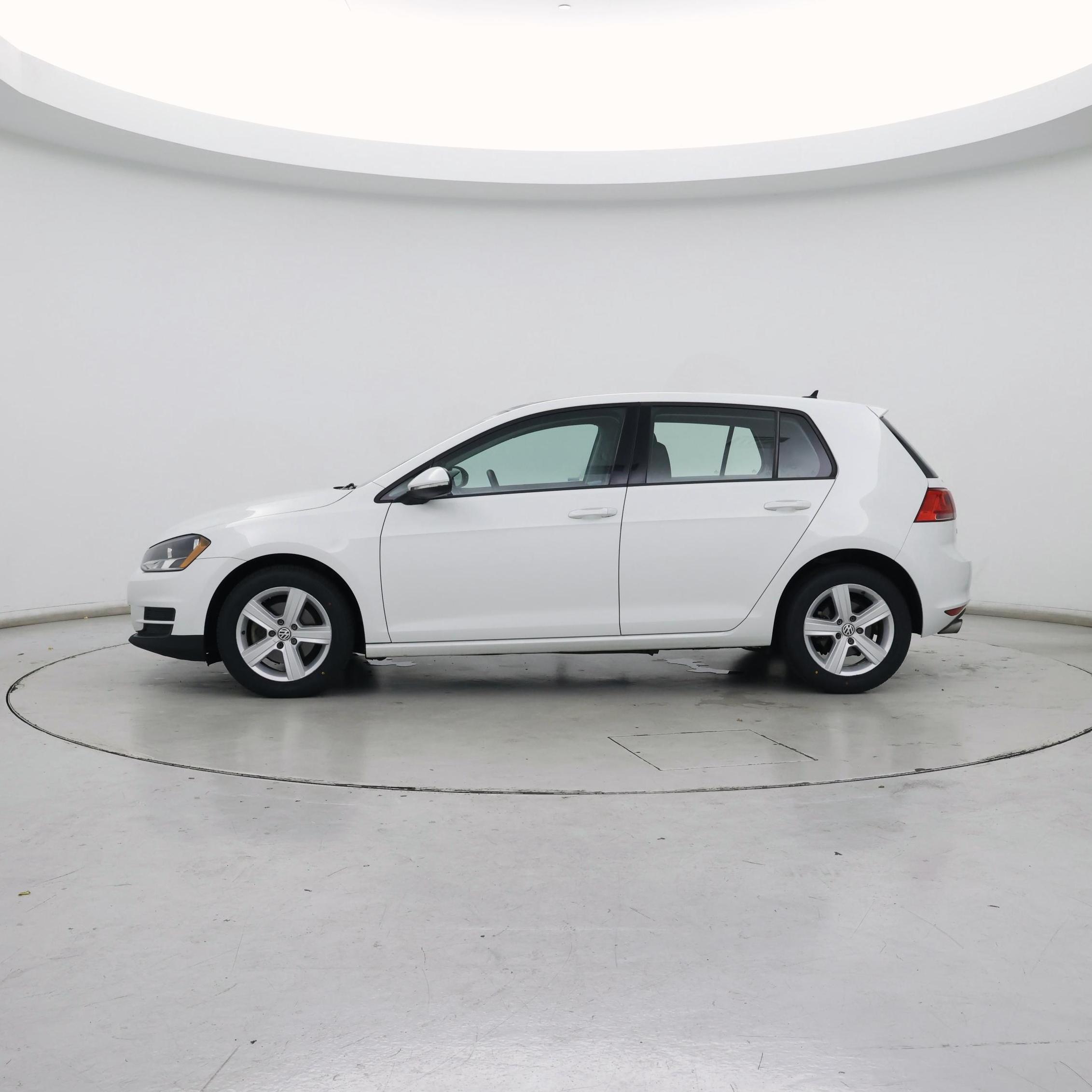 Thumbnail: 2017 Volkswagen Golf - 3