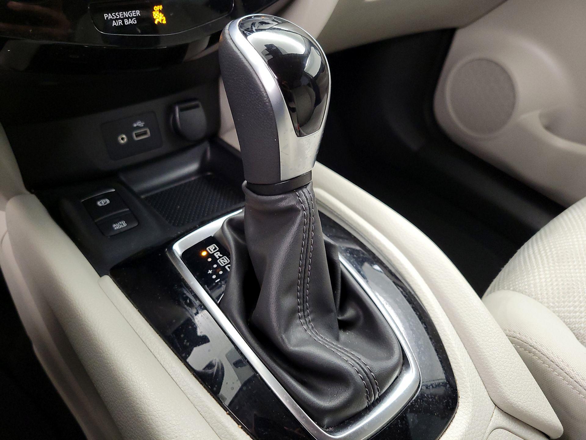 Thumbnail: 2019 Nissan Rogue Sport - 18