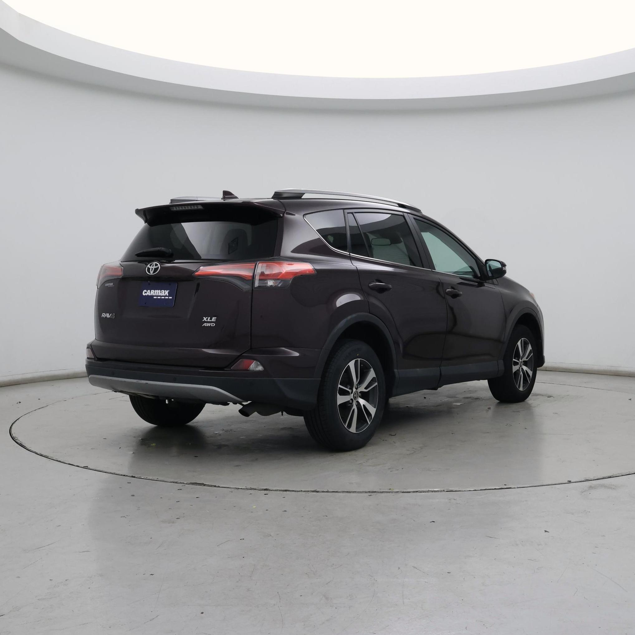 Thumbnail: 2017 Toyota RAV4 - 8