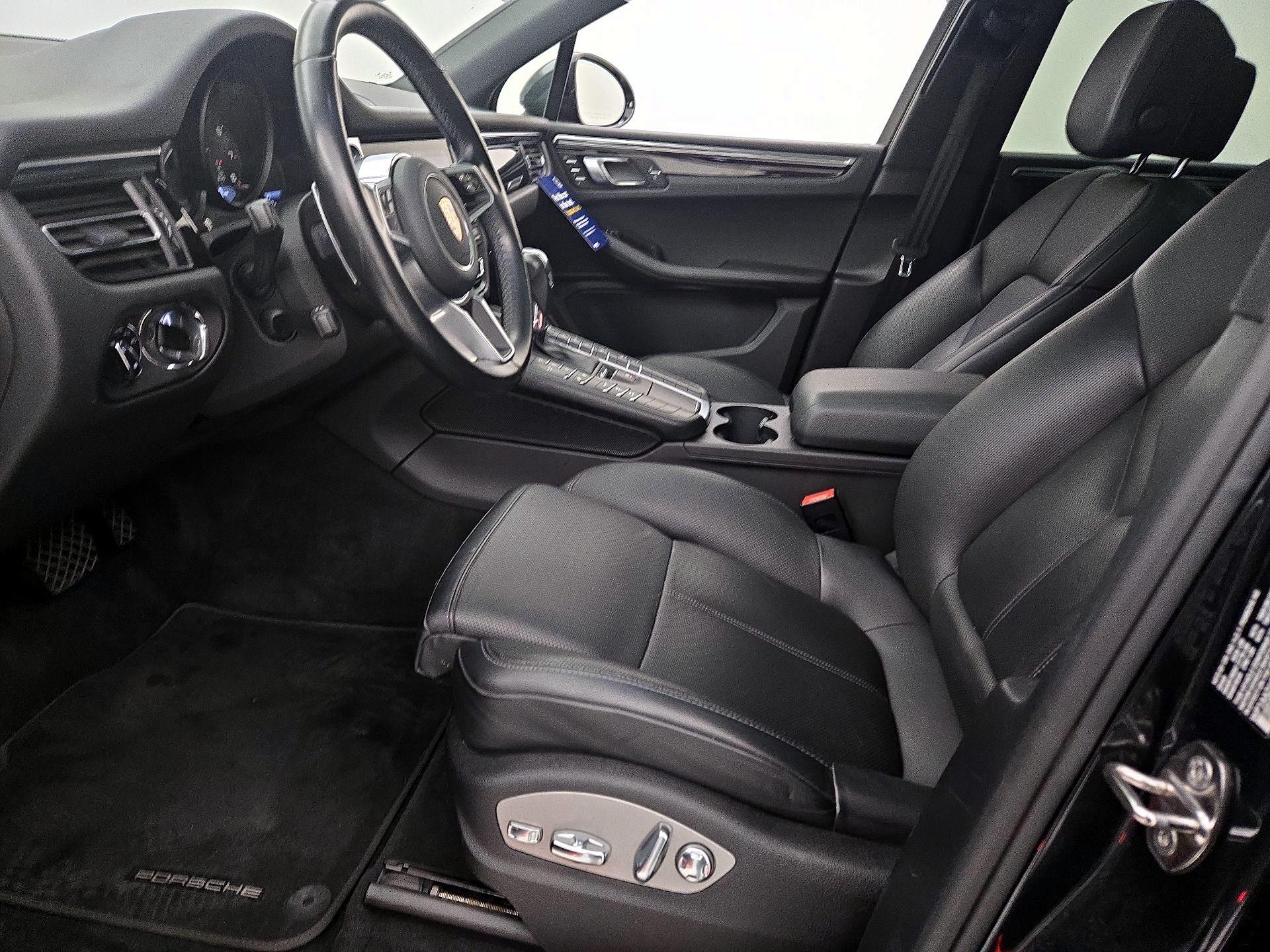 Thumbnail: 2020 Porsche Macan - 11
