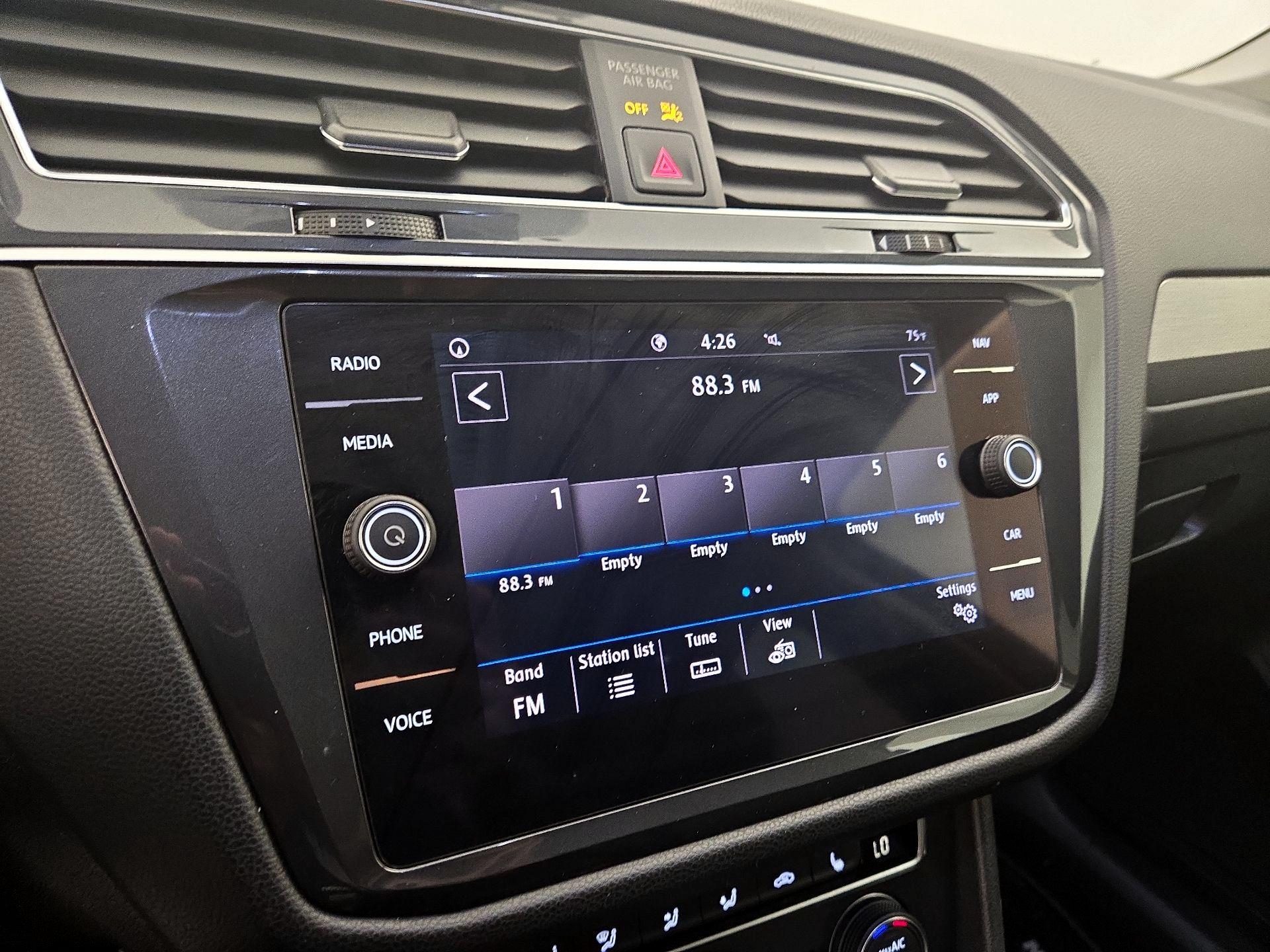 Thumbnail: 2020 Volkswagen Tiguan - 16