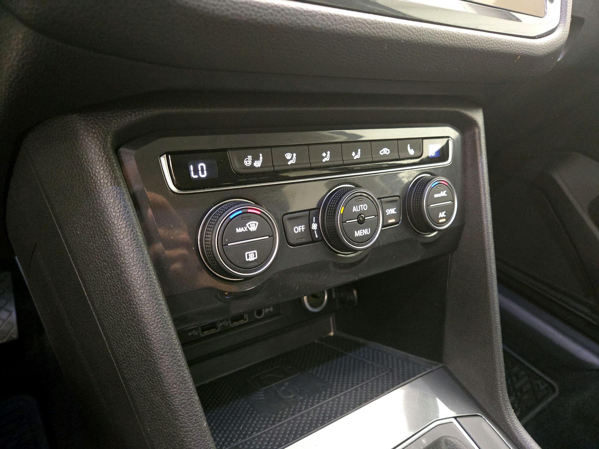 Thumbnail: 2020 Volkswagen Tiguan - 17