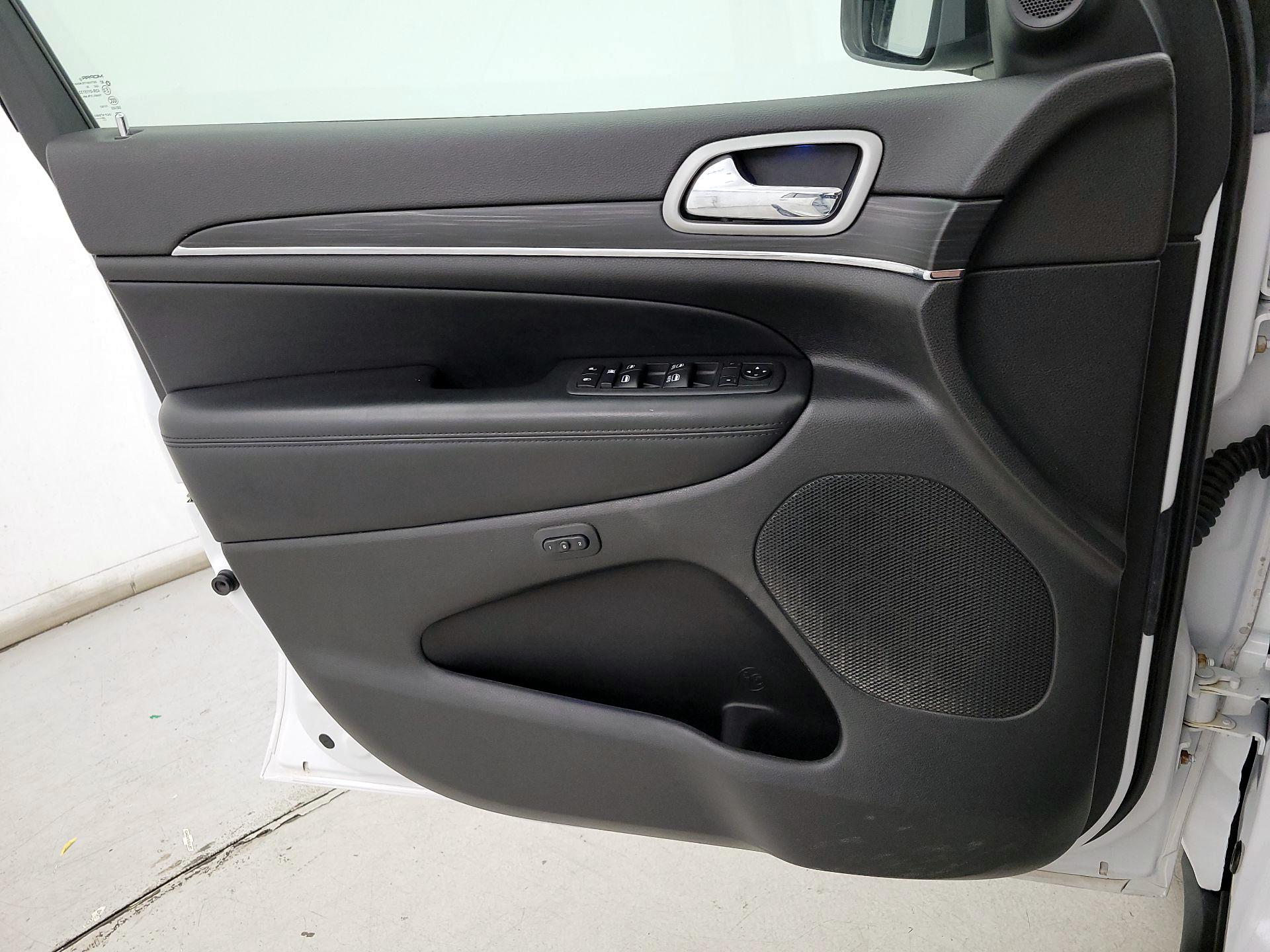 Thumbnail: 2020 Jeep Grand Cherokee - 12