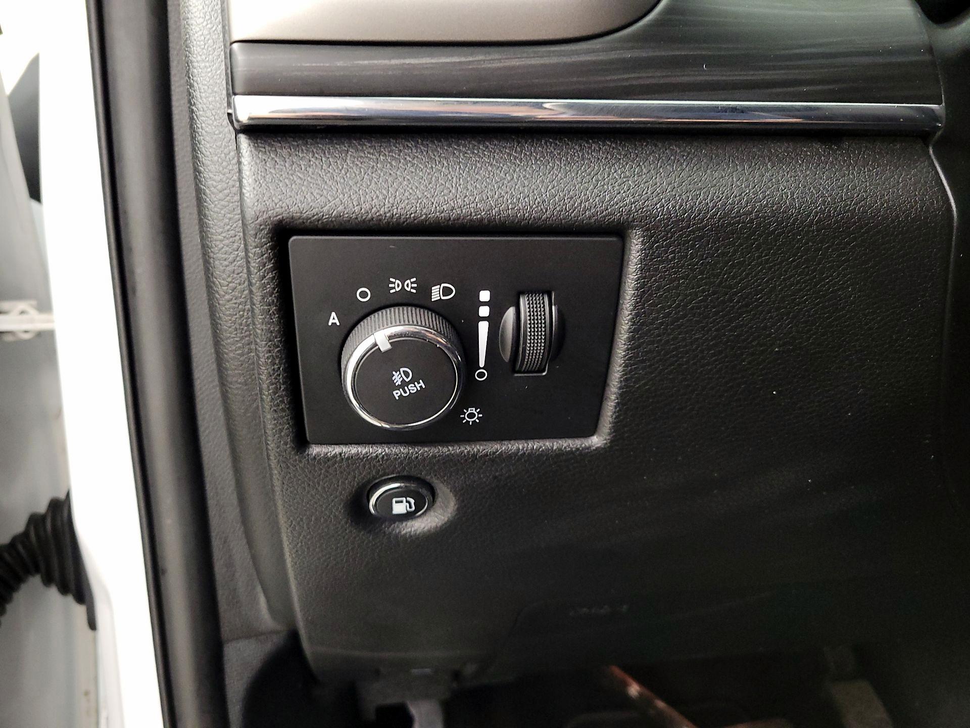 Thumbnail: 2020 Jeep Grand Cherokee - 13