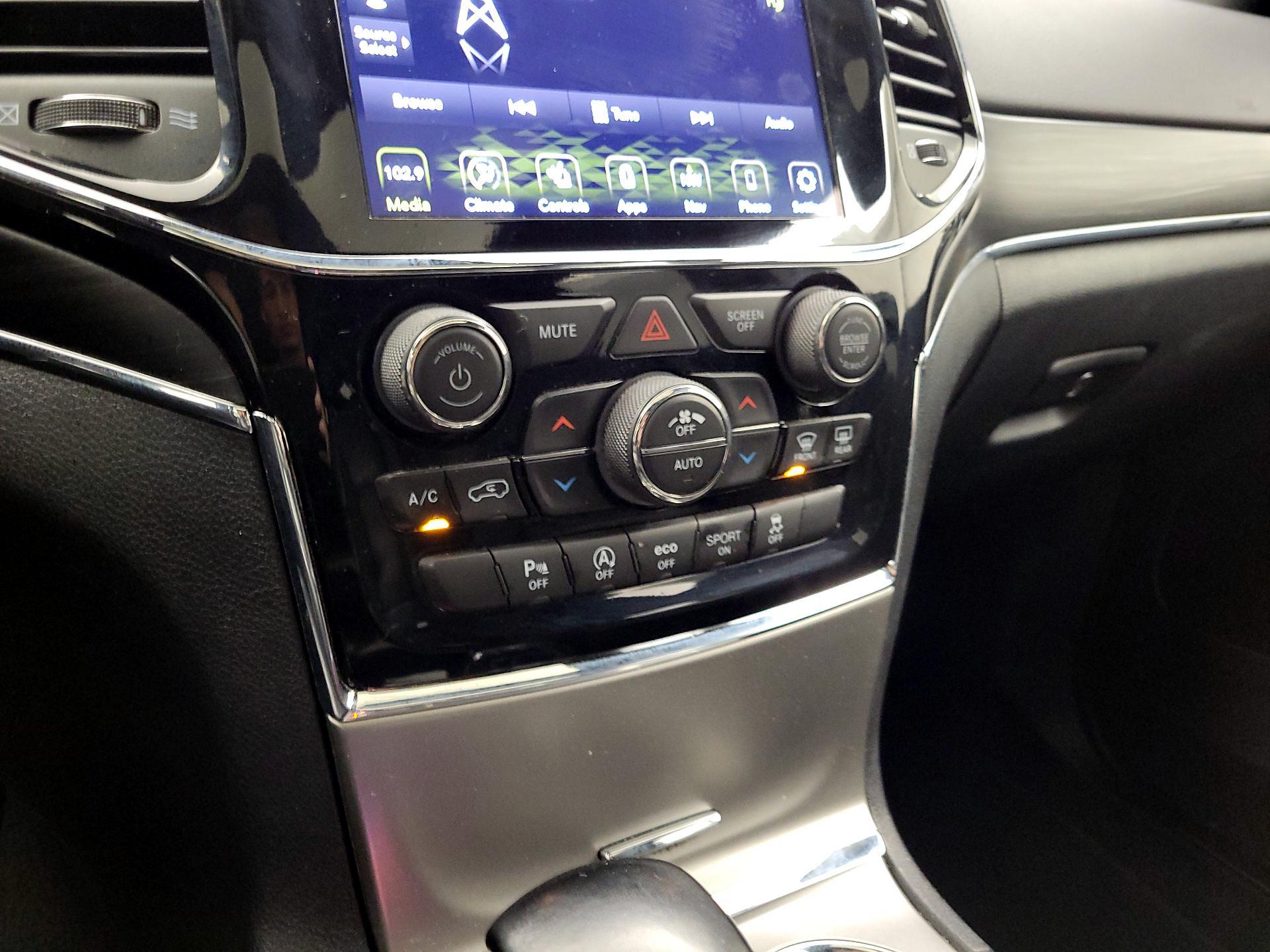 Thumbnail: 2020 Jeep Grand Cherokee - 17