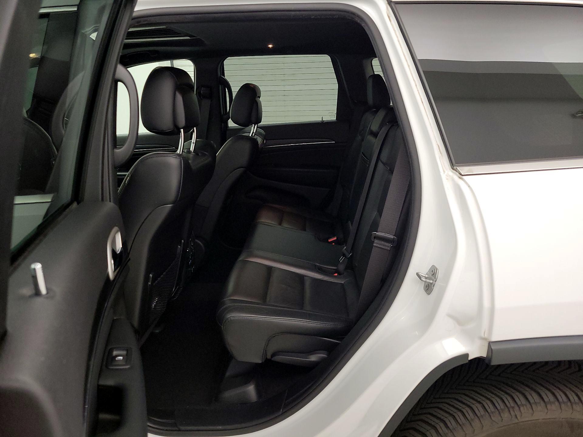 Thumbnail: 2020 Jeep Grand Cherokee - 20