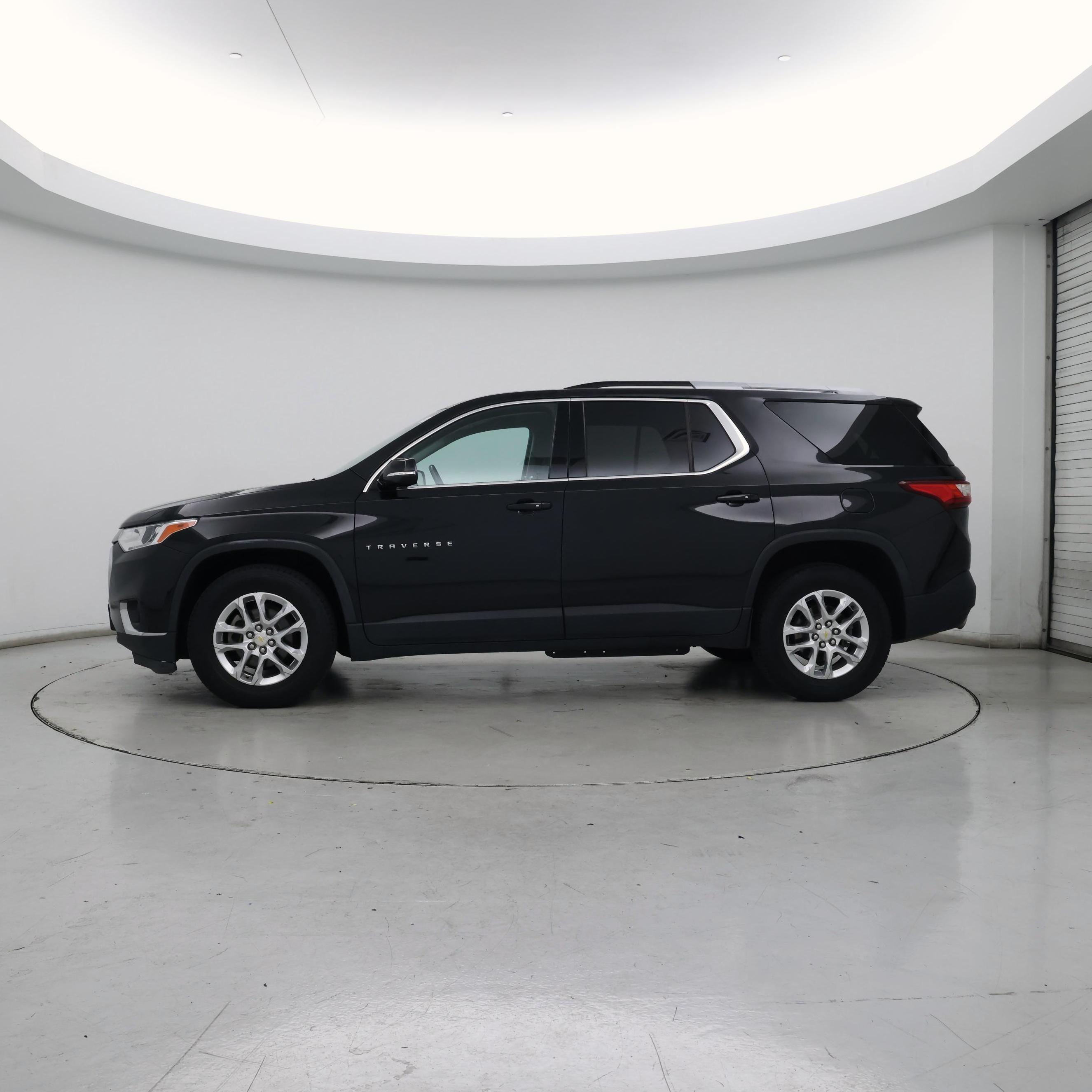 Thumbnail: 2018 Chevrolet Traverse - 3
