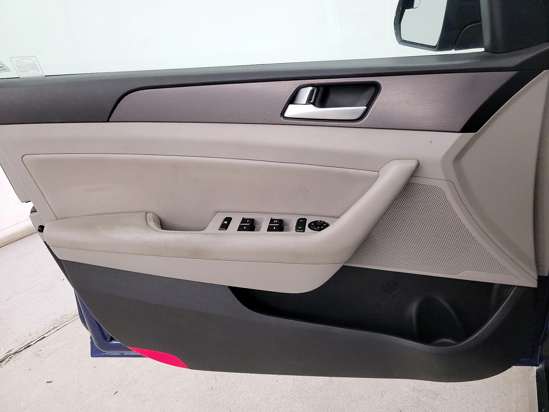 Thumbnail: 2015 Hyundai Sonata - 12