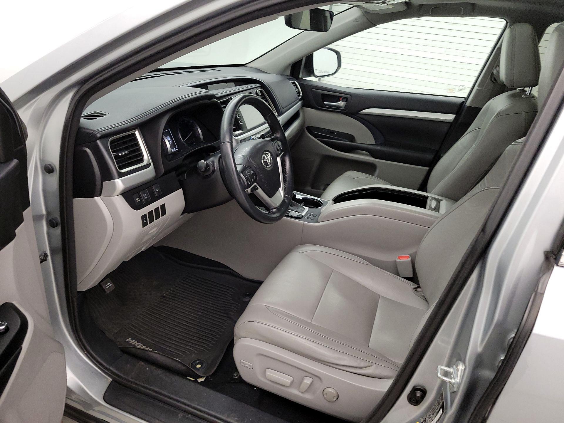 Thumbnail: 2017 Toyota Highlander - 11