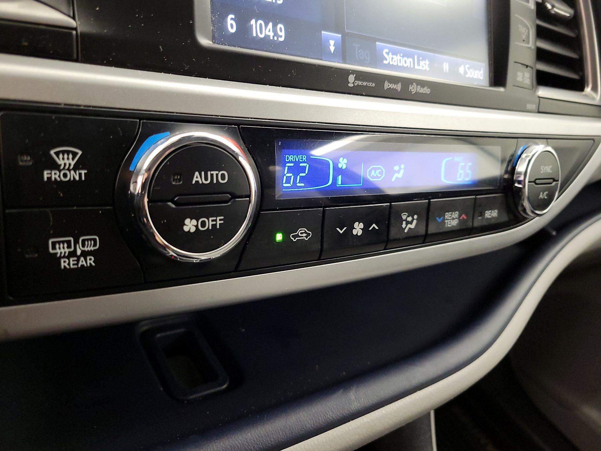 Thumbnail: 2017 Toyota Highlander - 17