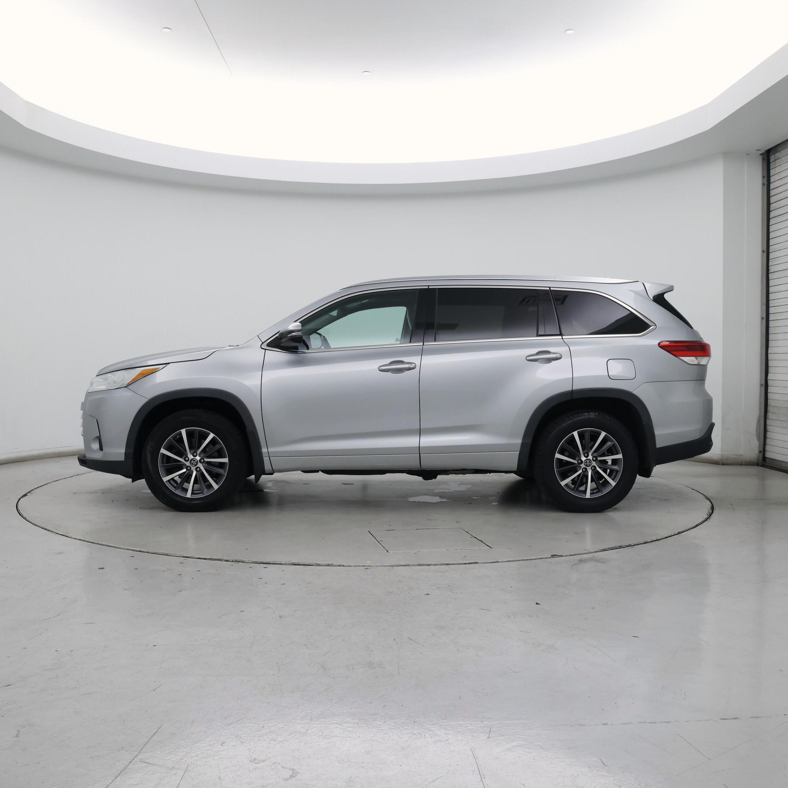 Thumbnail: 2017 Toyota Highlander - 3