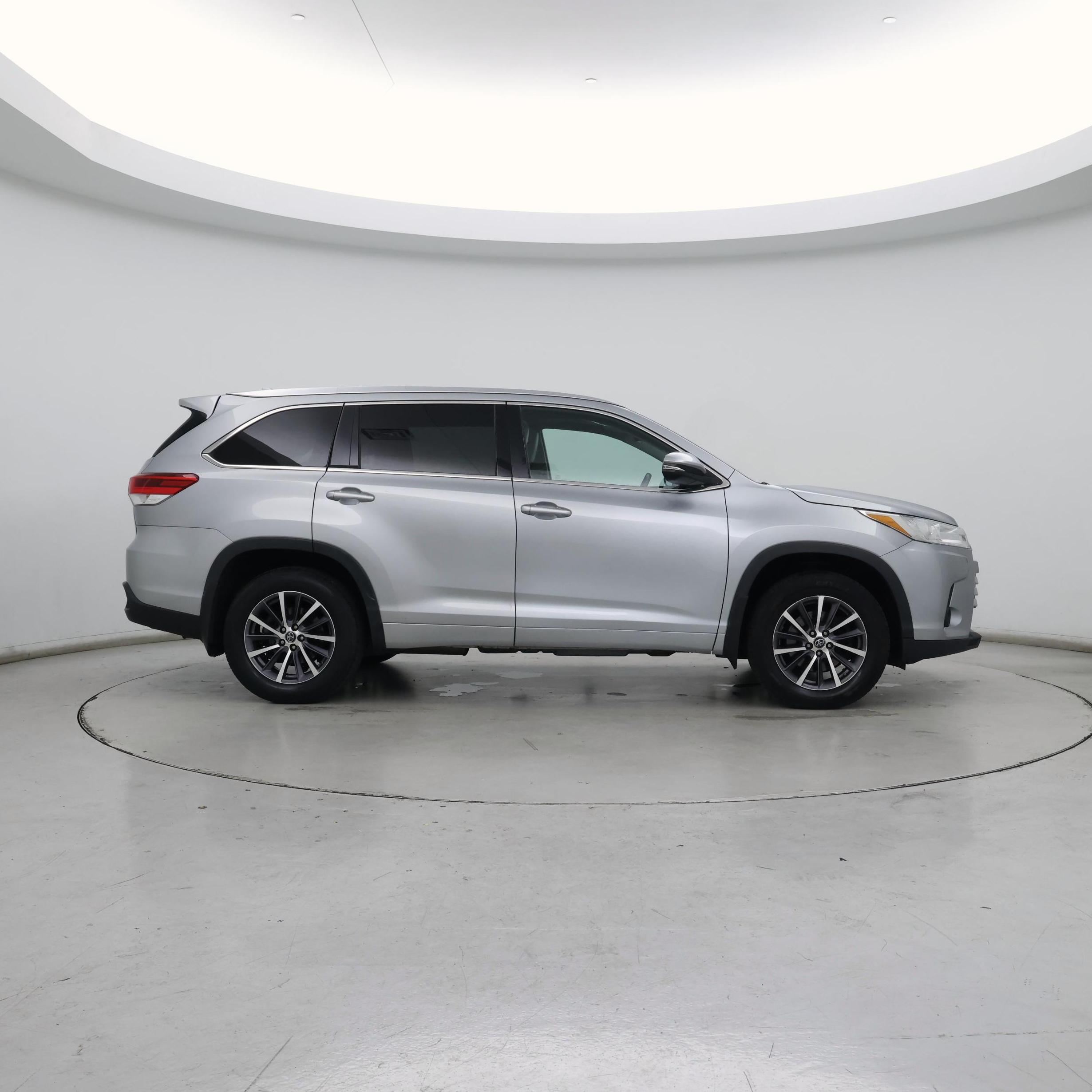 Thumbnail: 2017 Toyota Highlander - 7