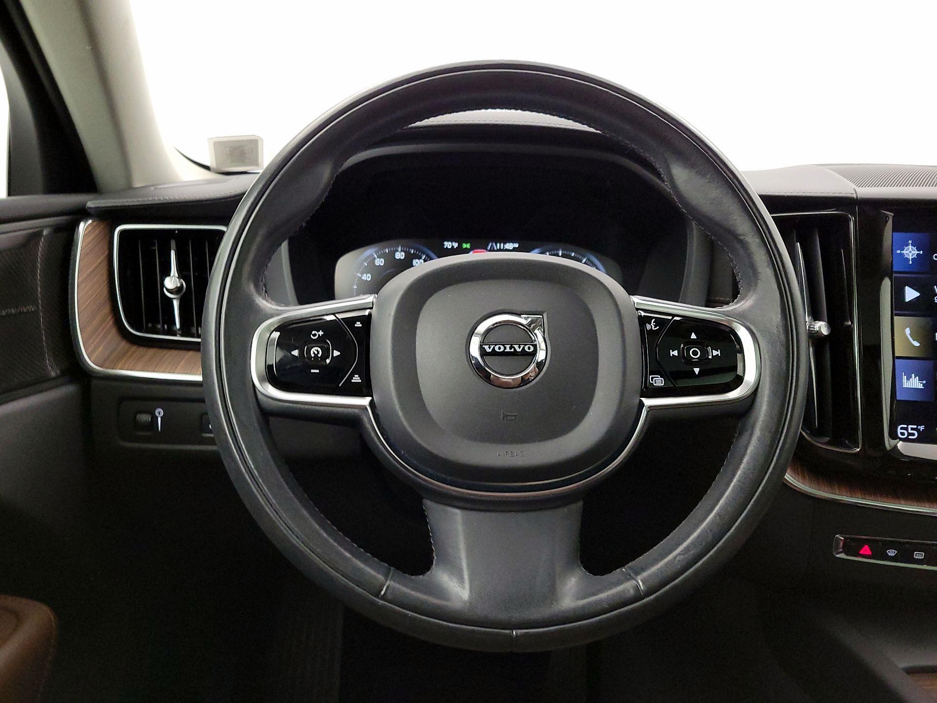 Thumbnail: 2019 Volvo XC60 - 10