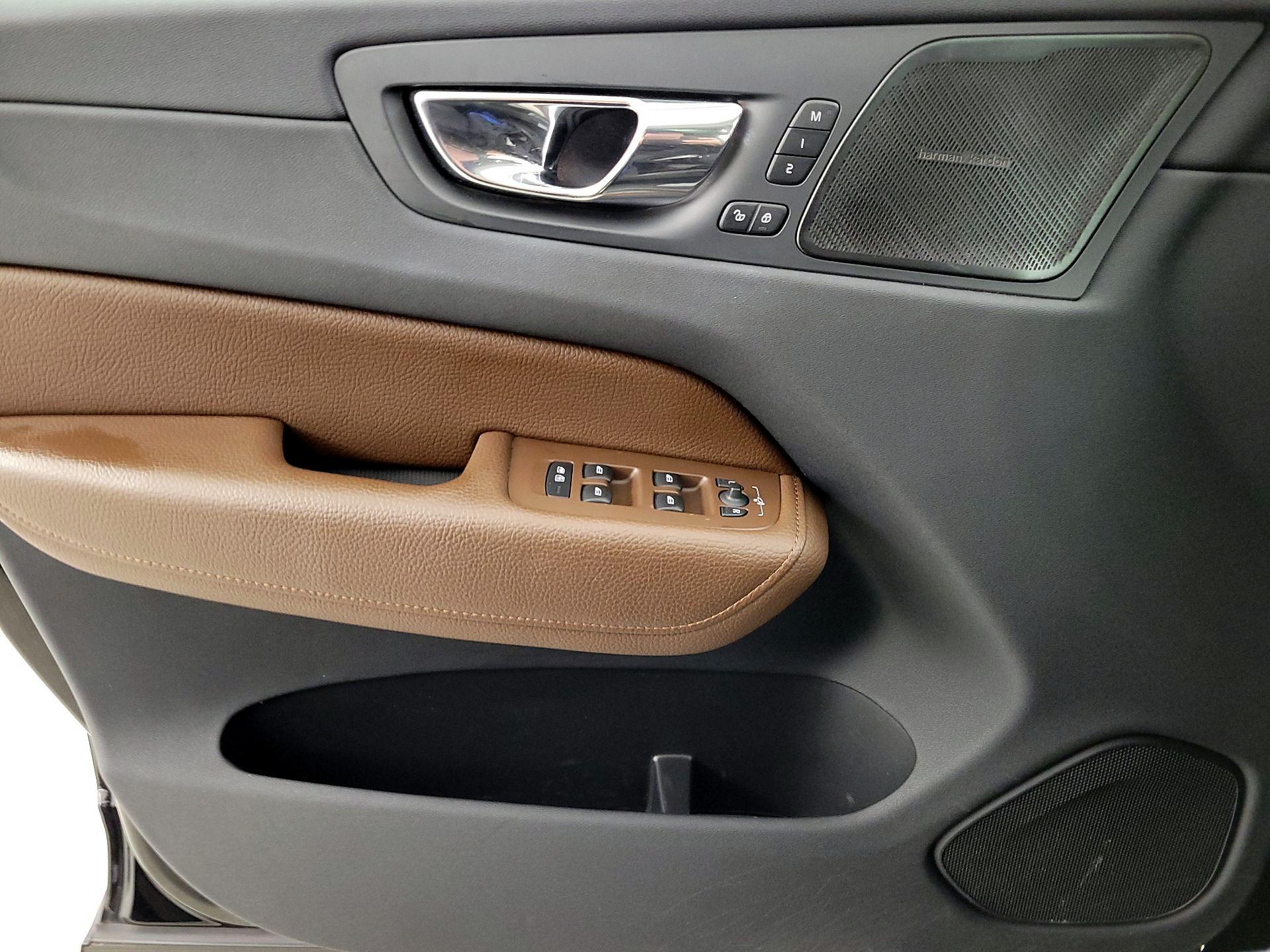 Thumbnail: 2019 Volvo XC60 - 12