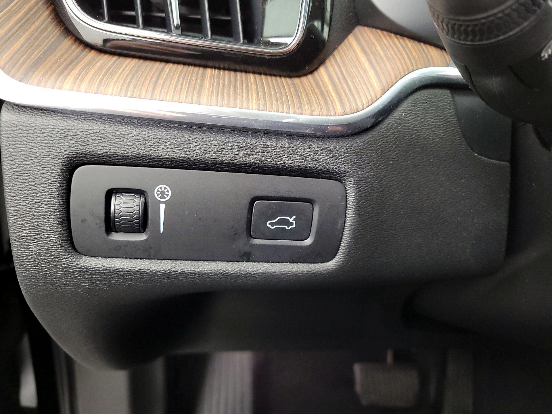 Thumbnail: 2019 Volvo XC60 - 13