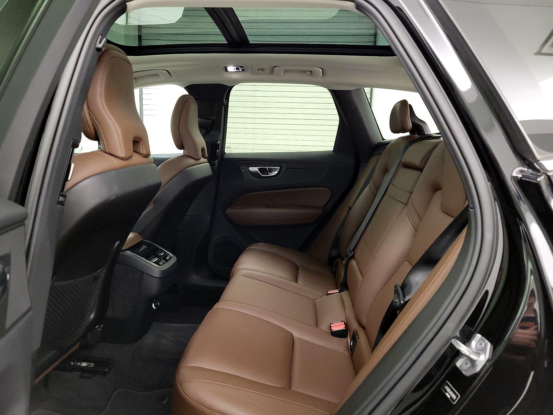 Thumbnail: 2019 Volvo XC60 - 20