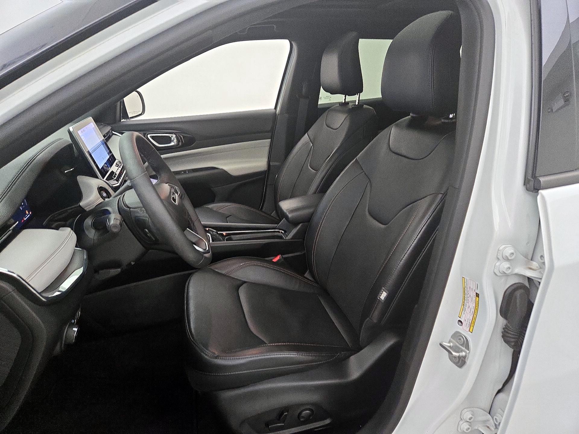 Thumbnail: 2023 Jeep Compass - 11