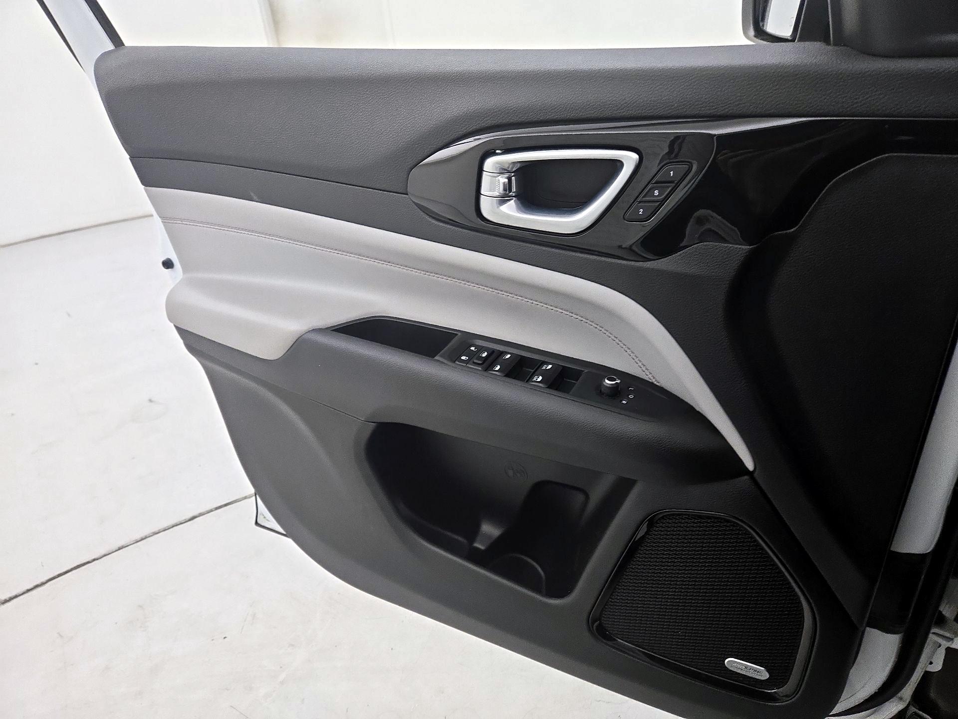 Thumbnail: 2023 Jeep Compass - 12