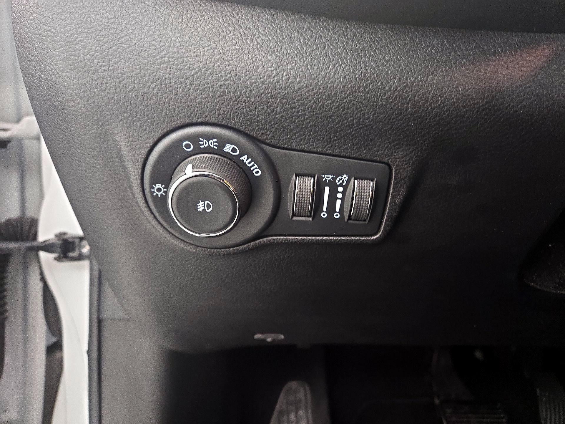 Thumbnail: 2023 Jeep Compass - 13