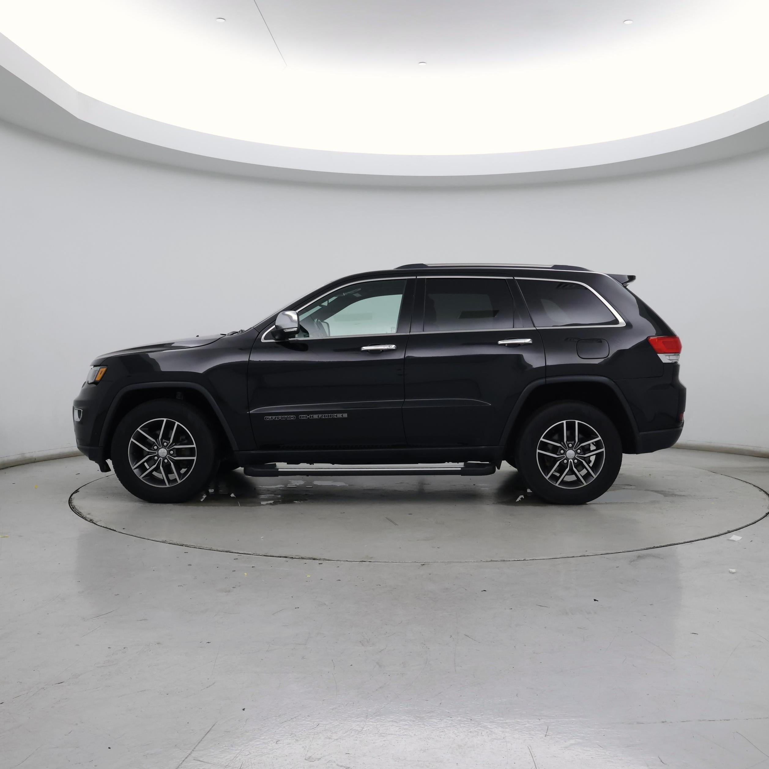 Thumbnail: 2017 Jeep Grand Cherokee - 3