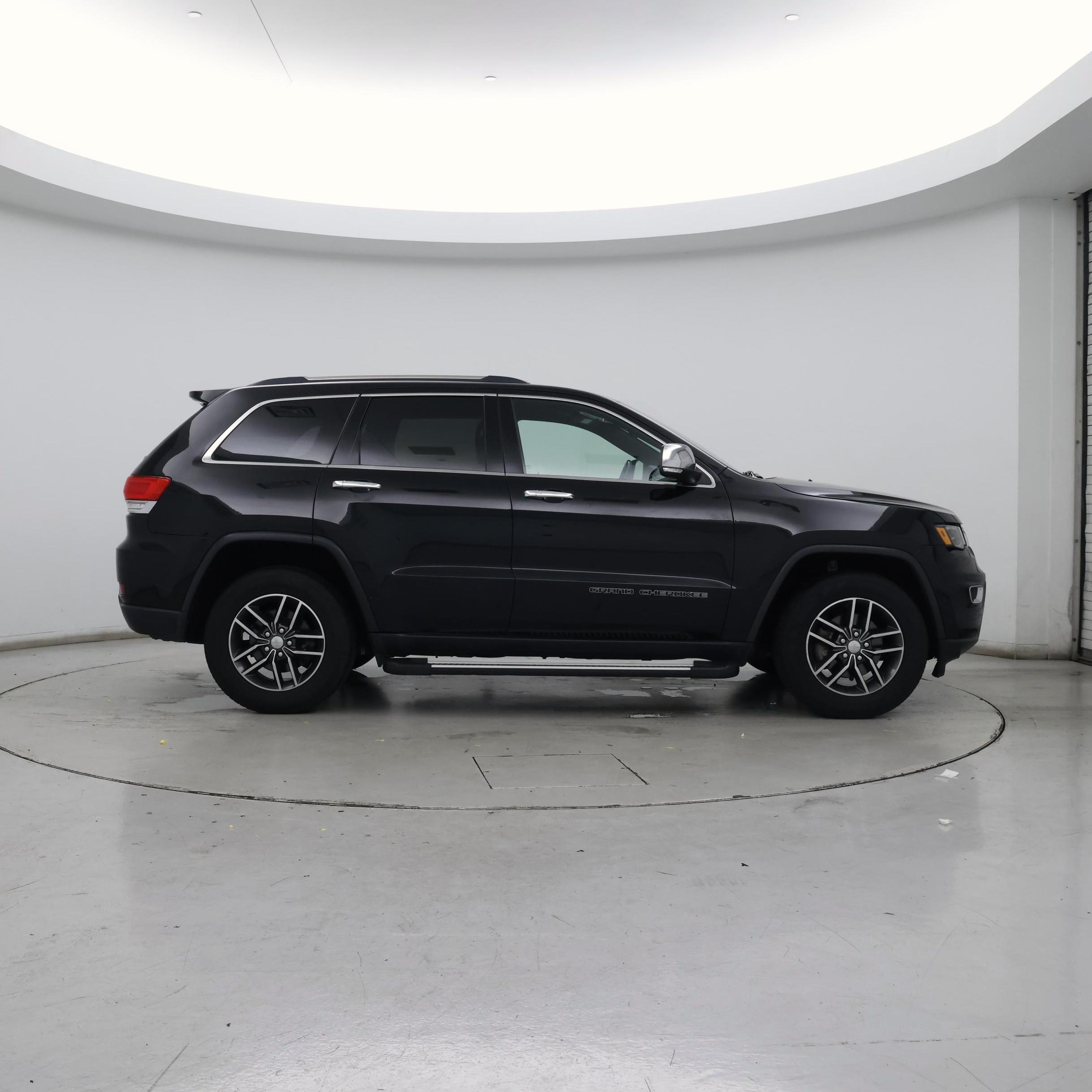 Thumbnail: 2017 Jeep Grand Cherokee - 7