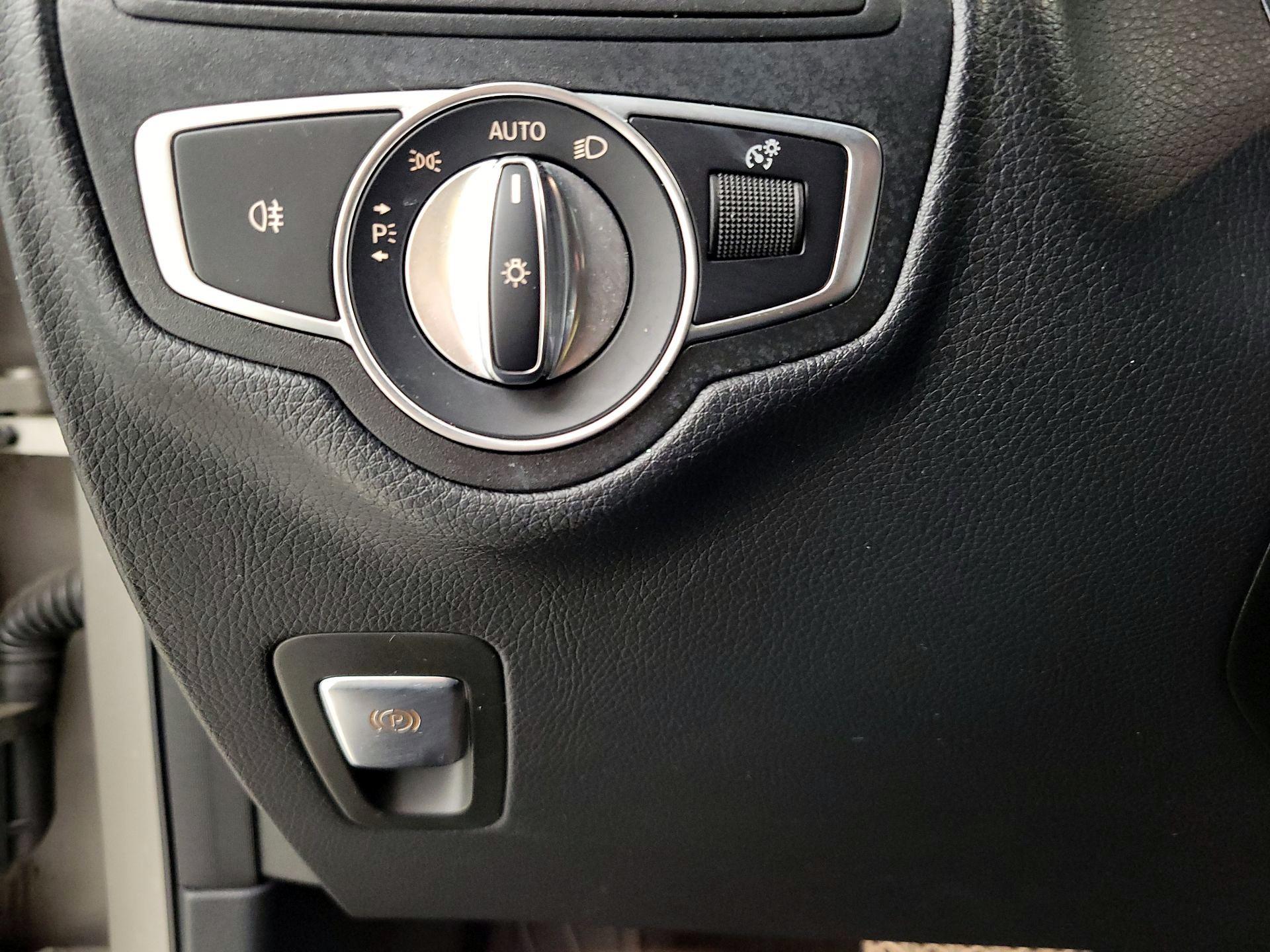 Thumbnail: 2019 Mercedes-Benz GLC - 13