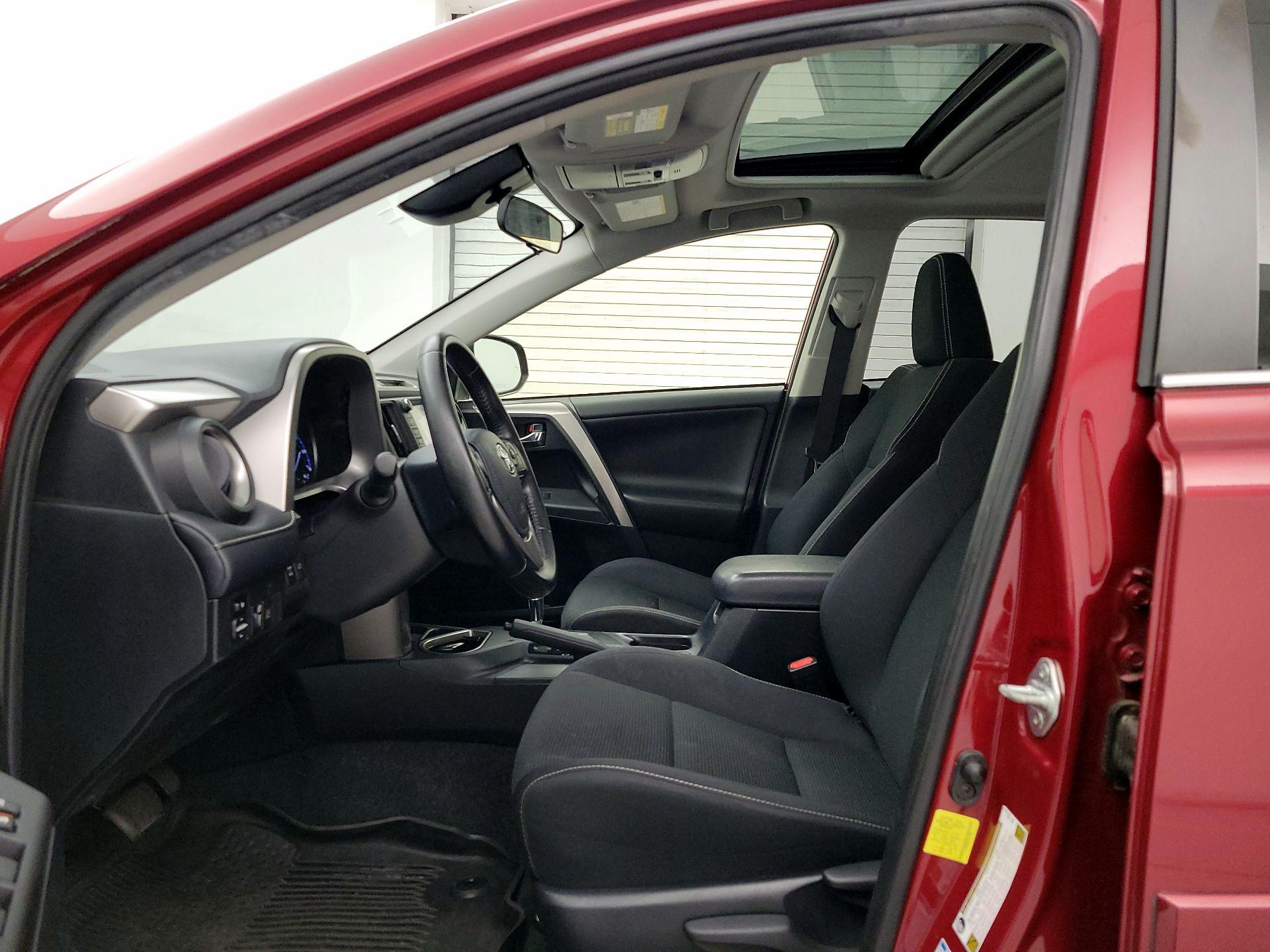 Thumbnail: 2018 Toyota RAV4 - 11
