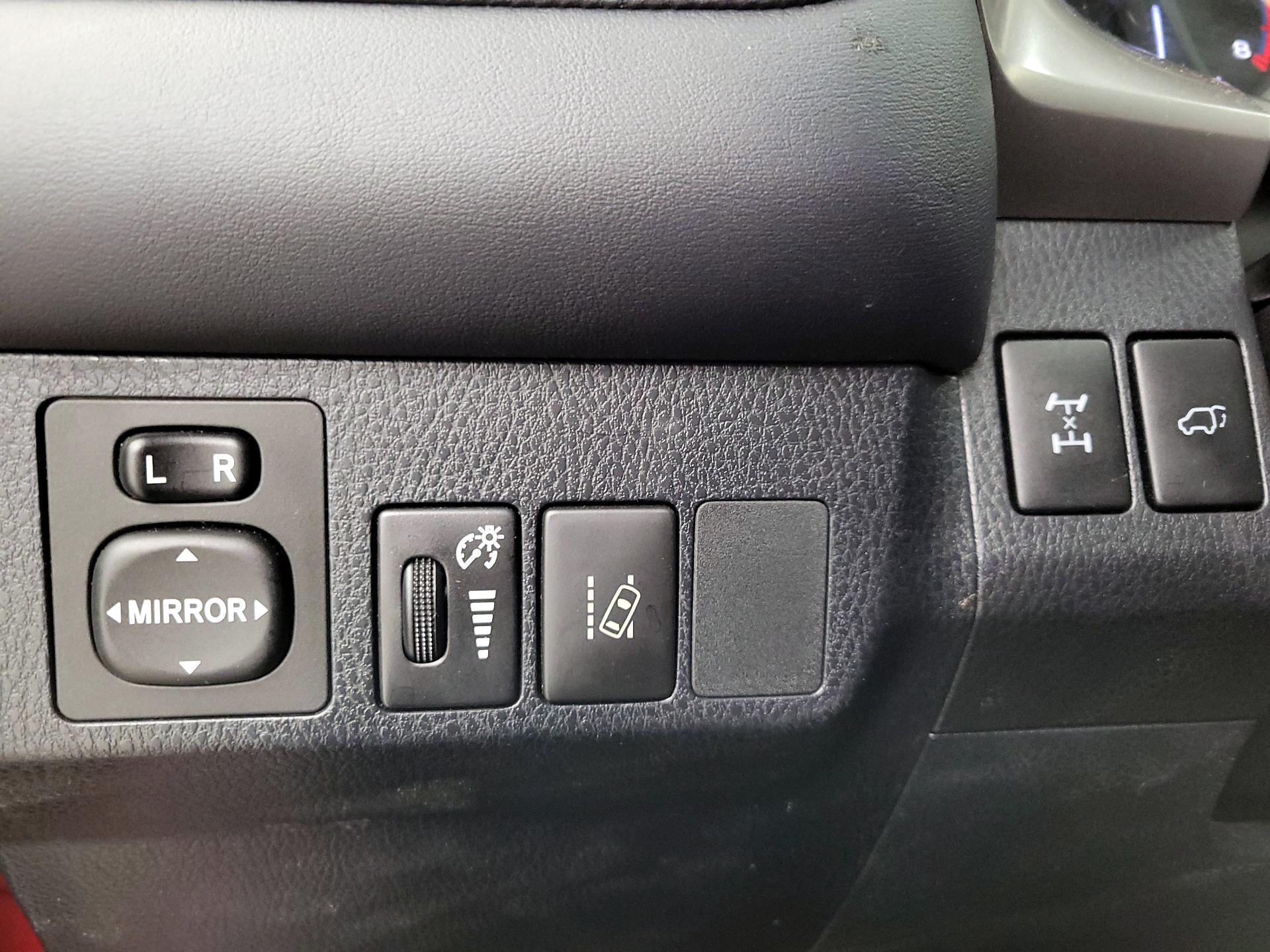 Thumbnail: 2018 Toyota RAV4 - 13