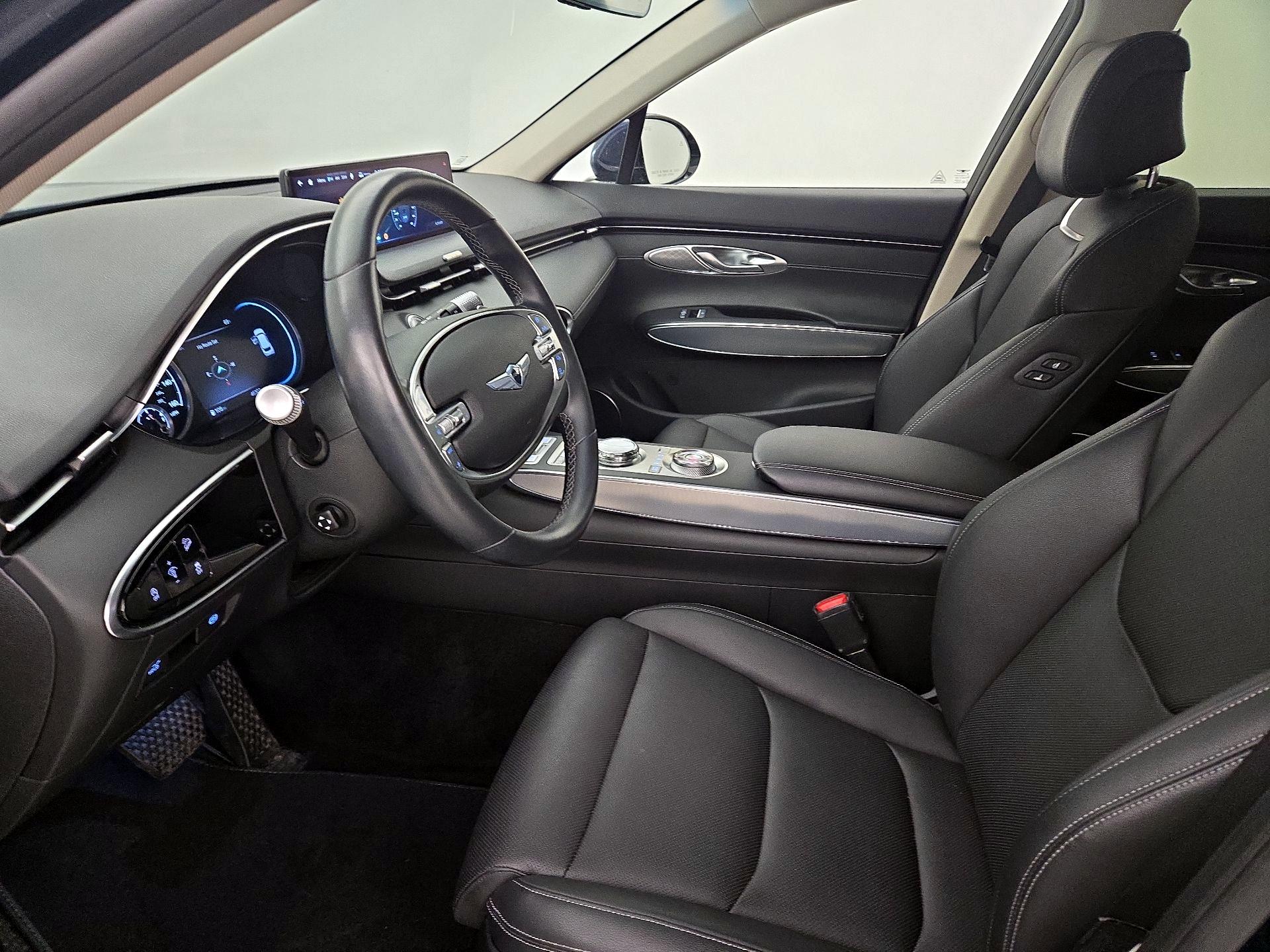 Thumbnail: 2022 Genesis GV70 - 11