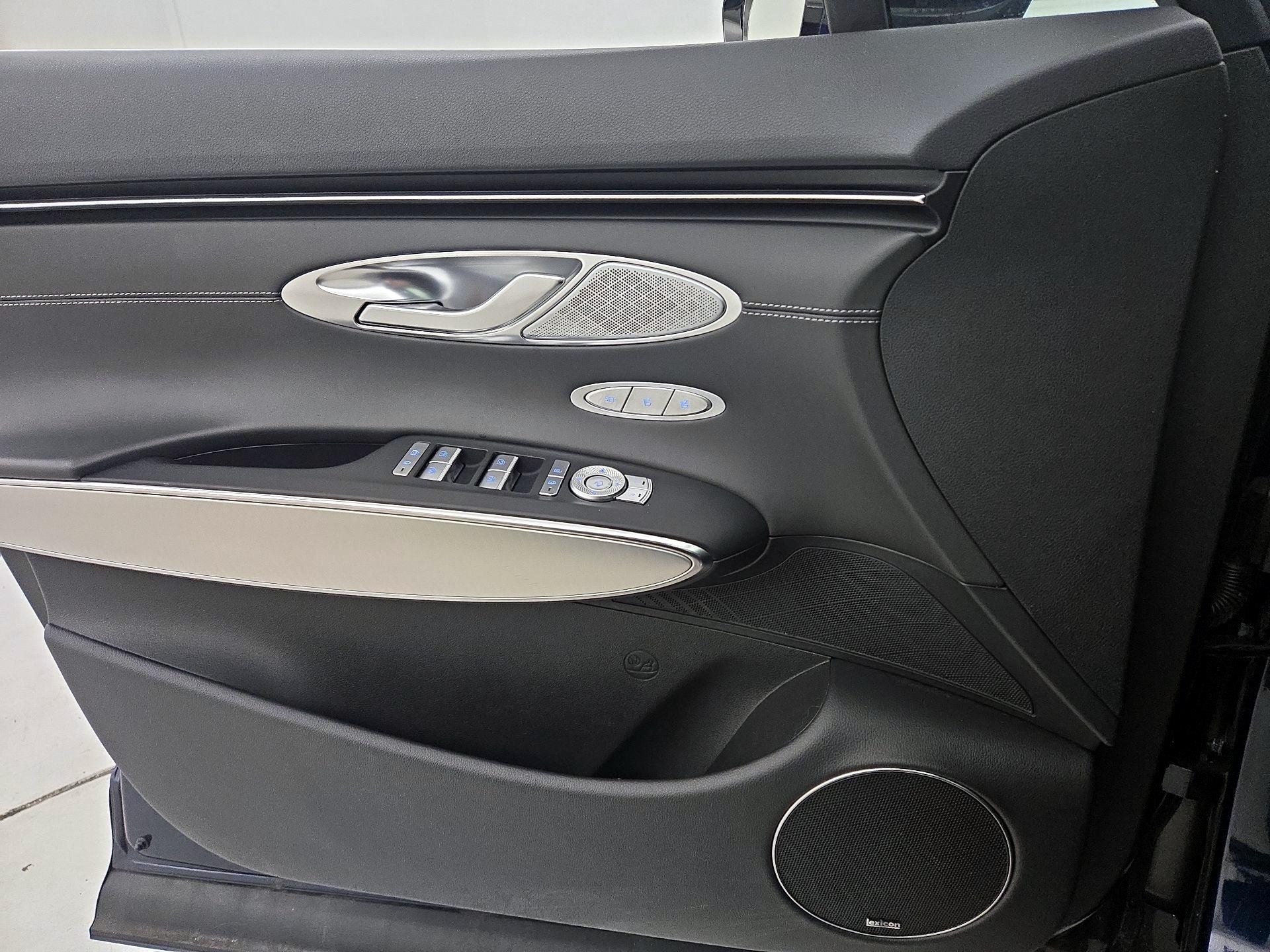 Thumbnail: 2022 Genesis GV70 - 12