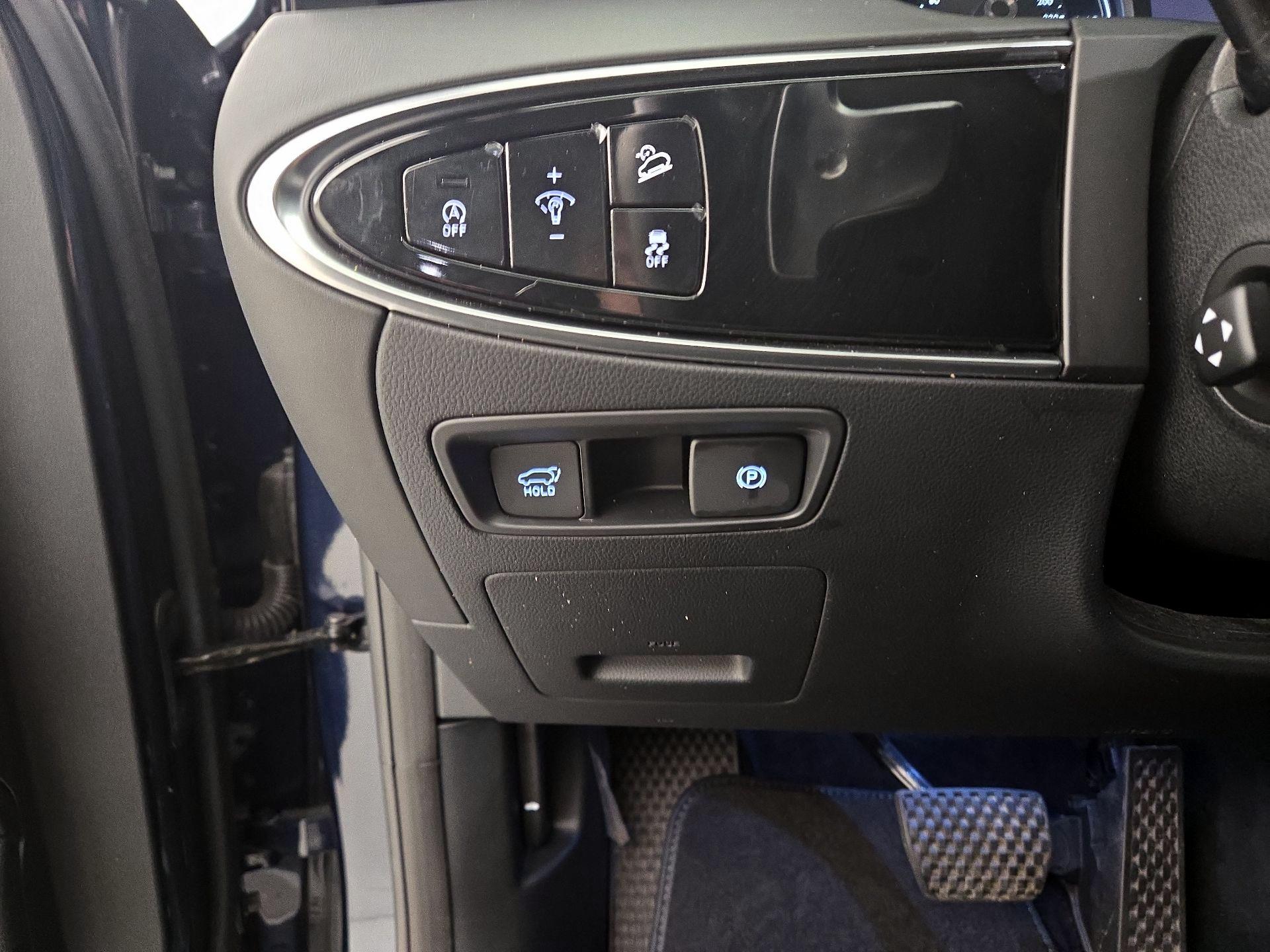 Thumbnail: 2022 Genesis GV70 - 13