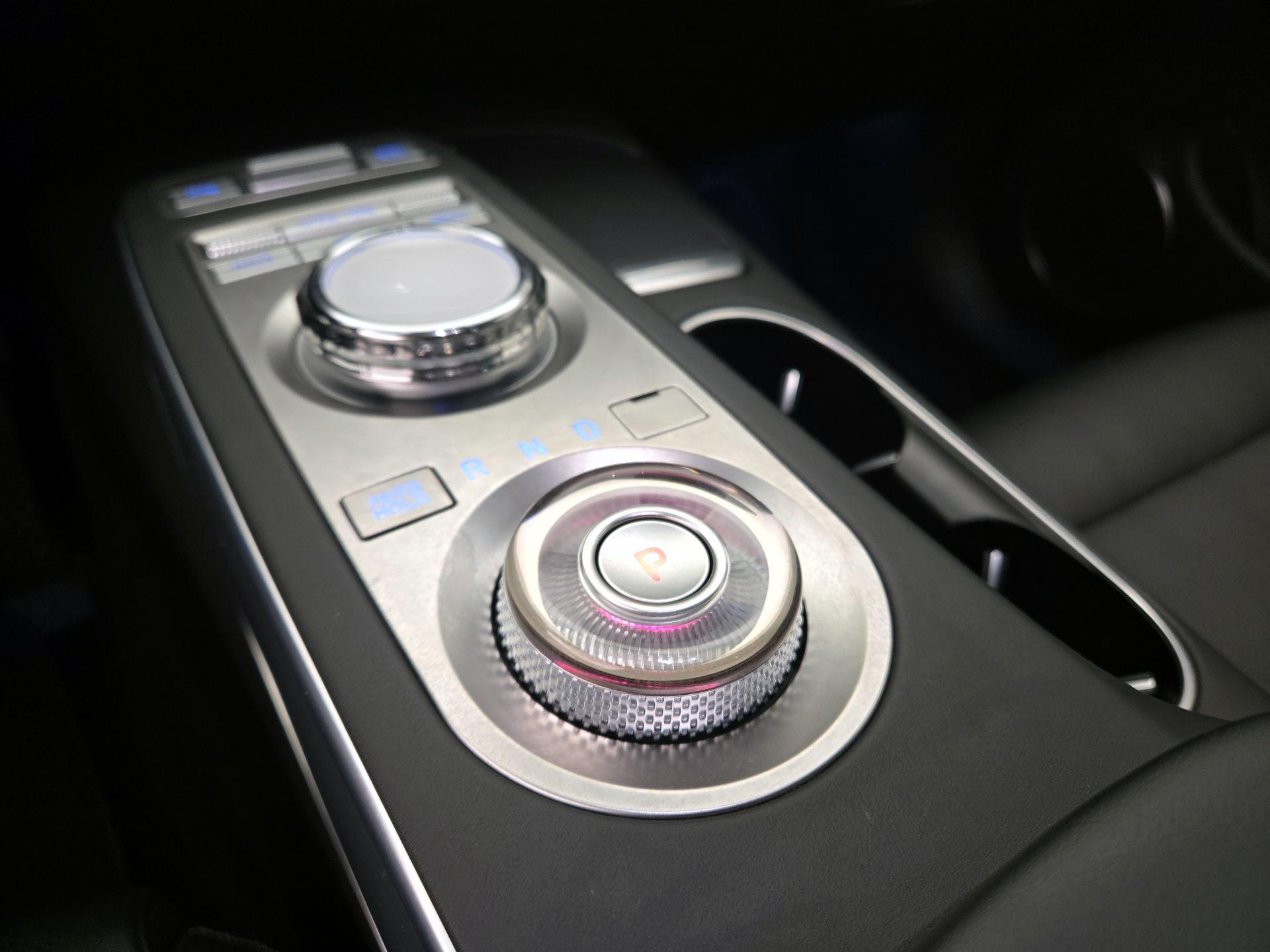 Thumbnail: 2022 Genesis GV70 - 17