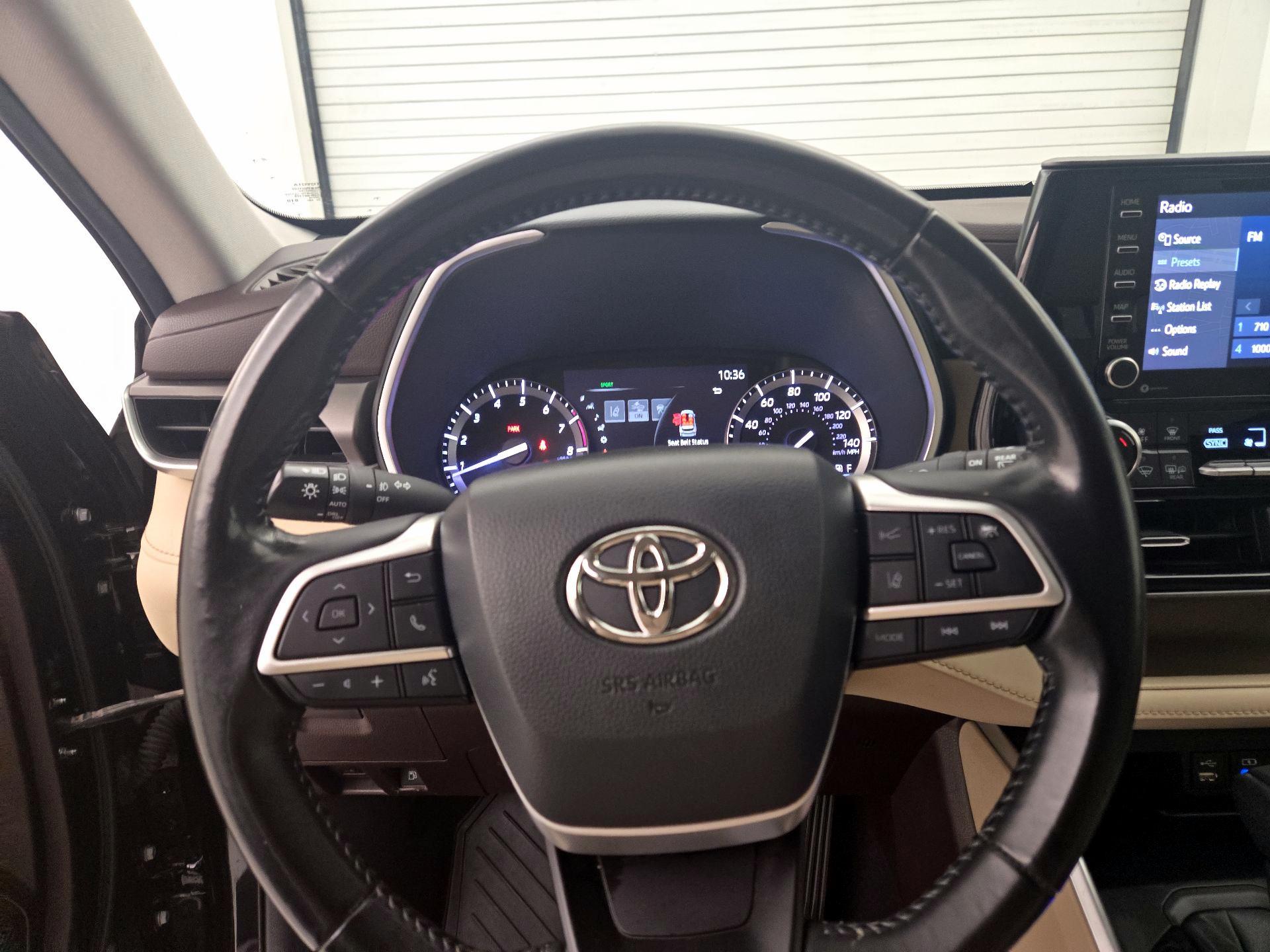 Thumbnail: 2022 Toyota Highlander - 10